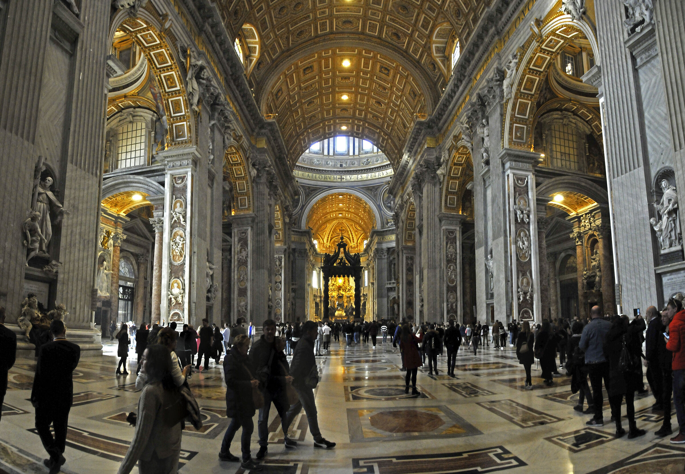 rom 2023 – im petersdom (03) teilpanorama