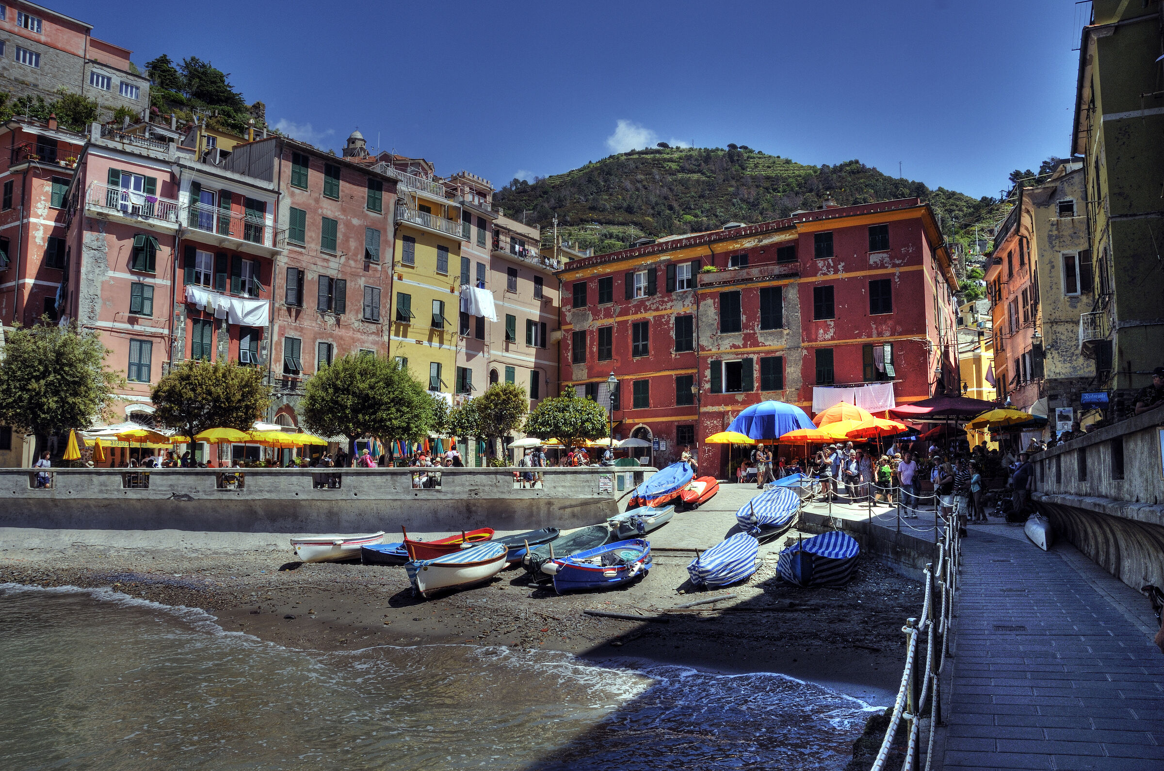 cinque terre - vernazza - die piazza