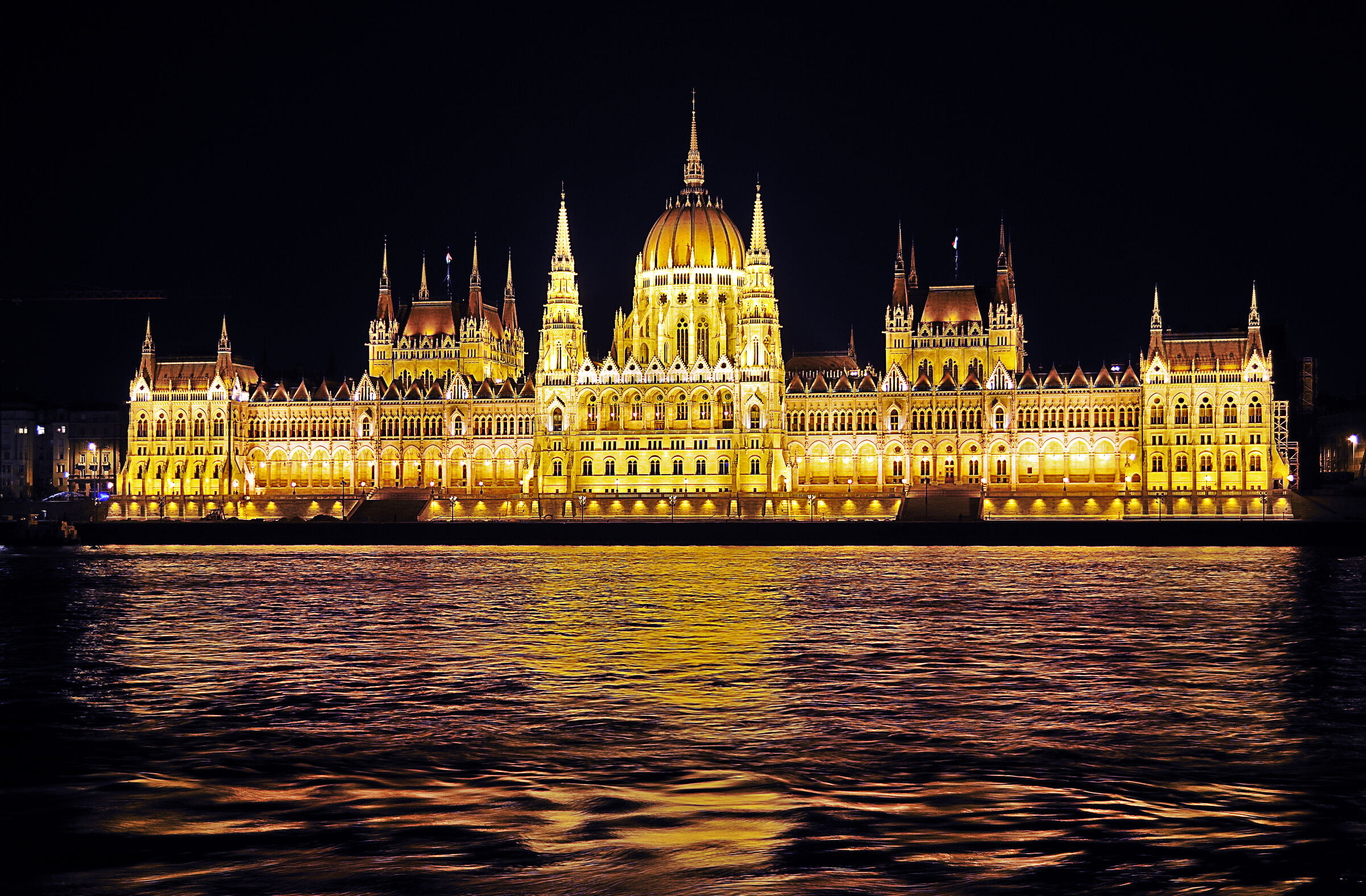 ungarn - budapest - night shots - parlament teil 2