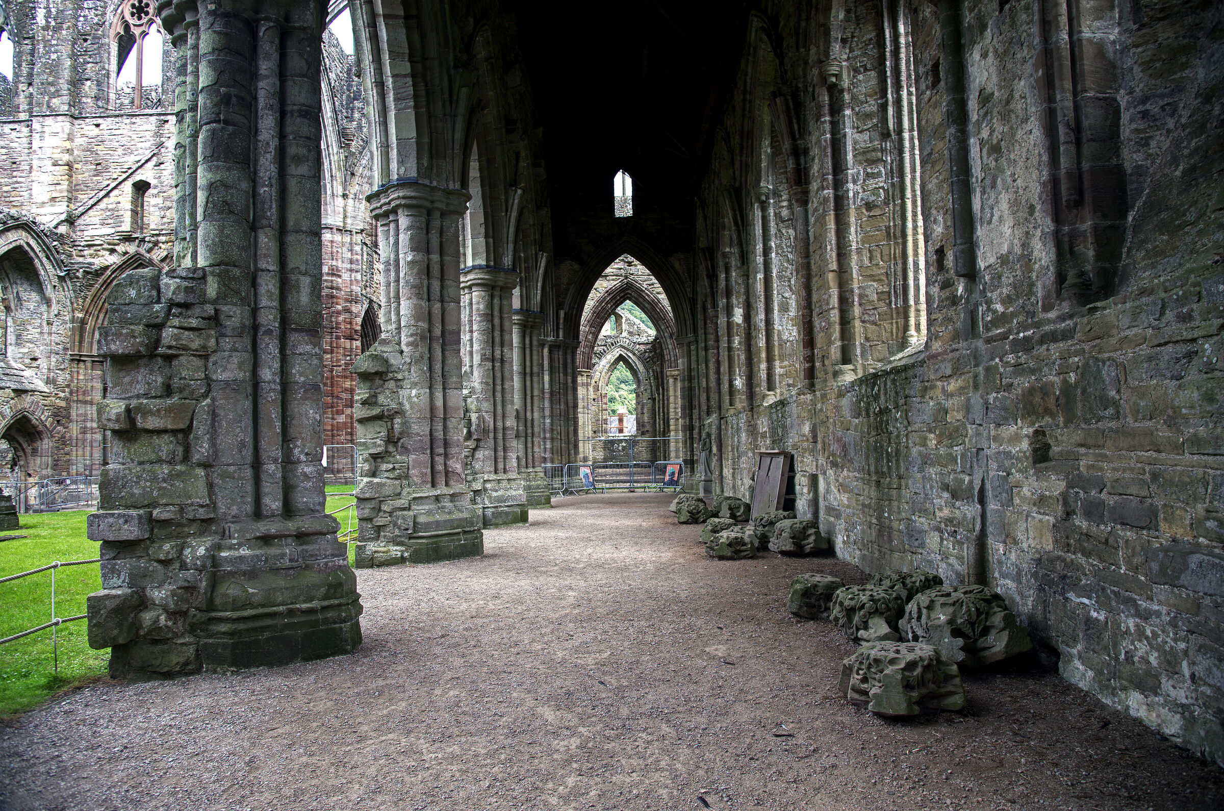 wales –  tintern abbey (29)