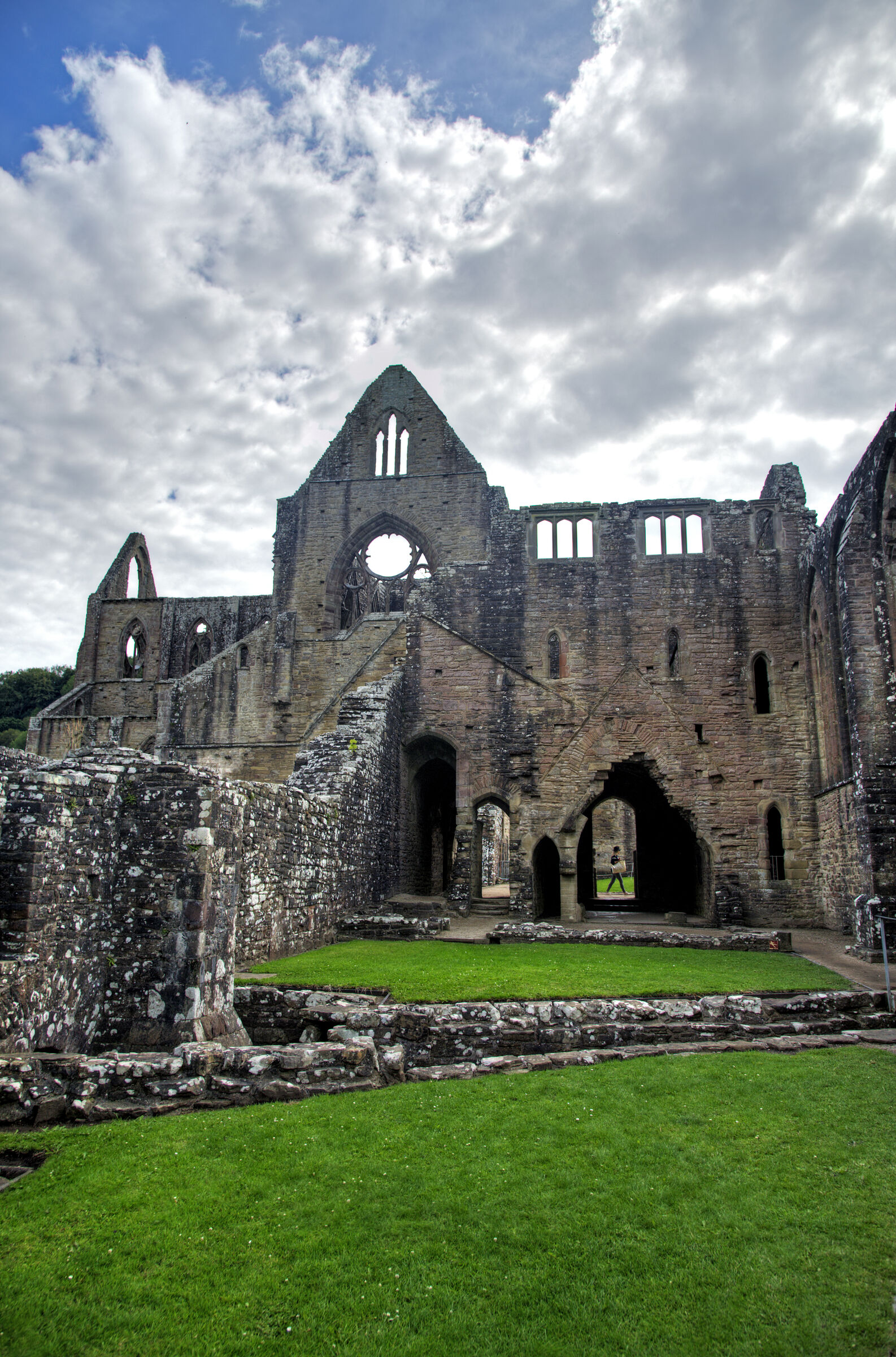 wales – tintern abbey (02)