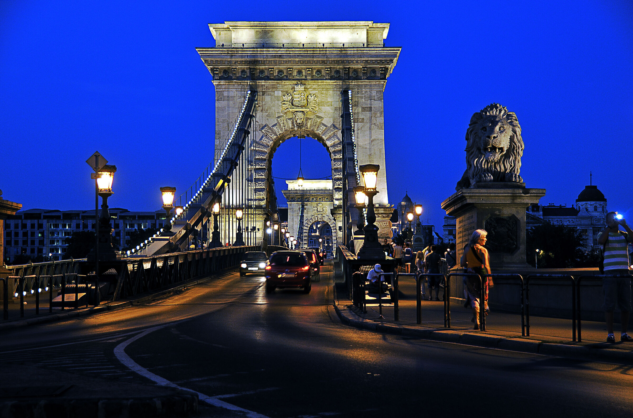 ungarn - budapest - night shots - kettenbrücke