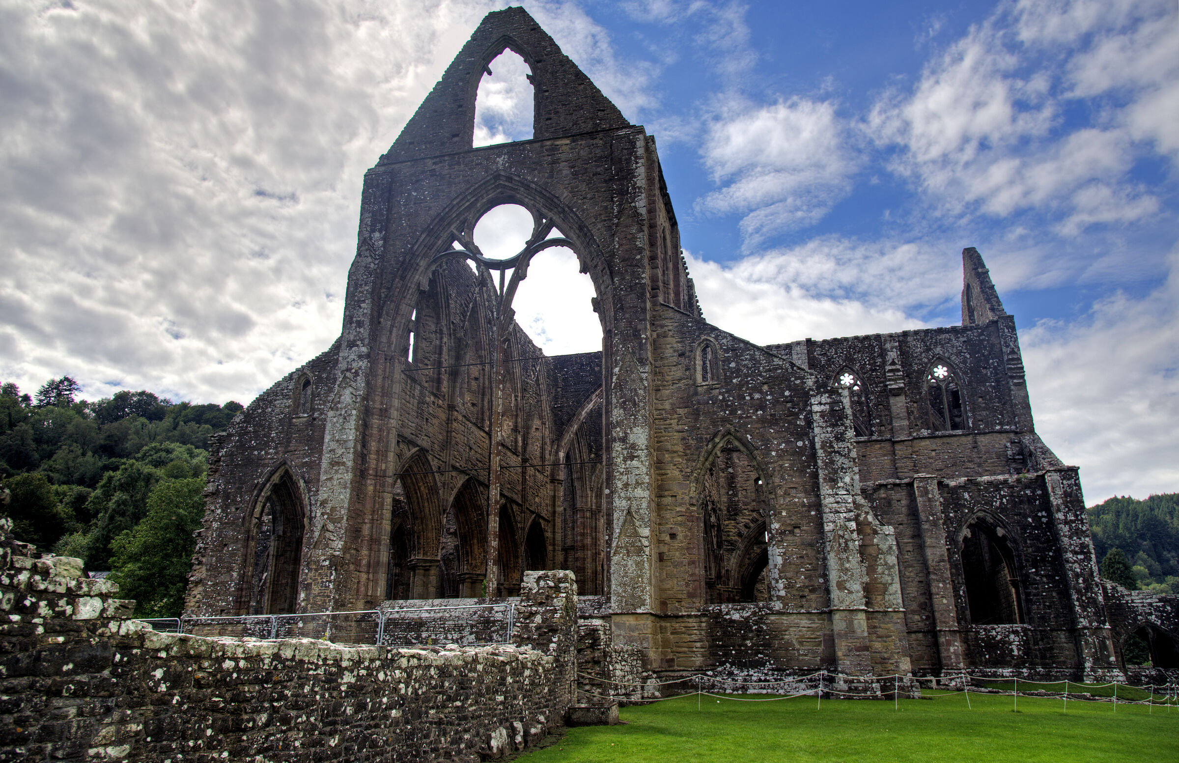 wales –   tintern abbey (10)