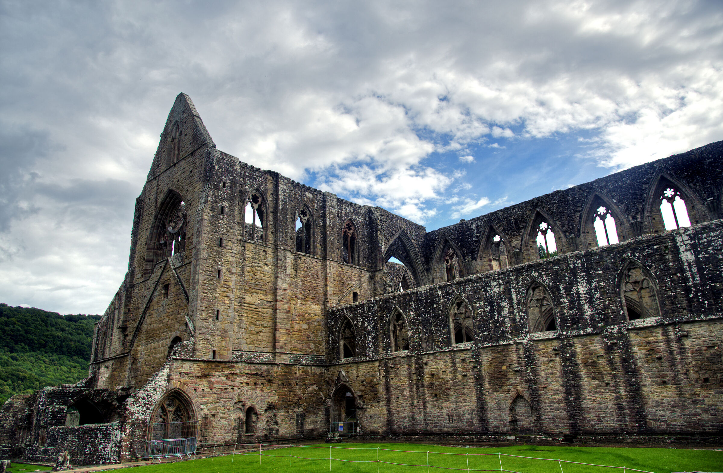 wales – tintern abbey (32)