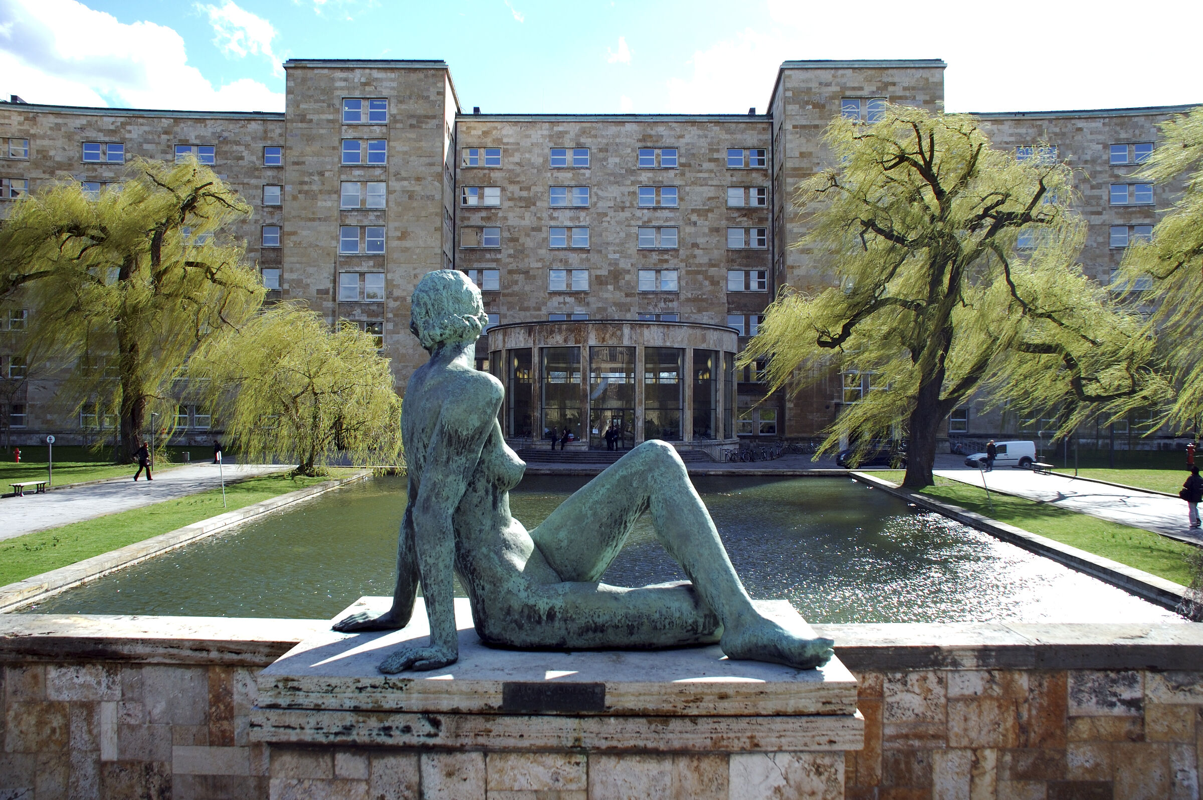 frankfurt - (42) -unicampus westend -im innenhof