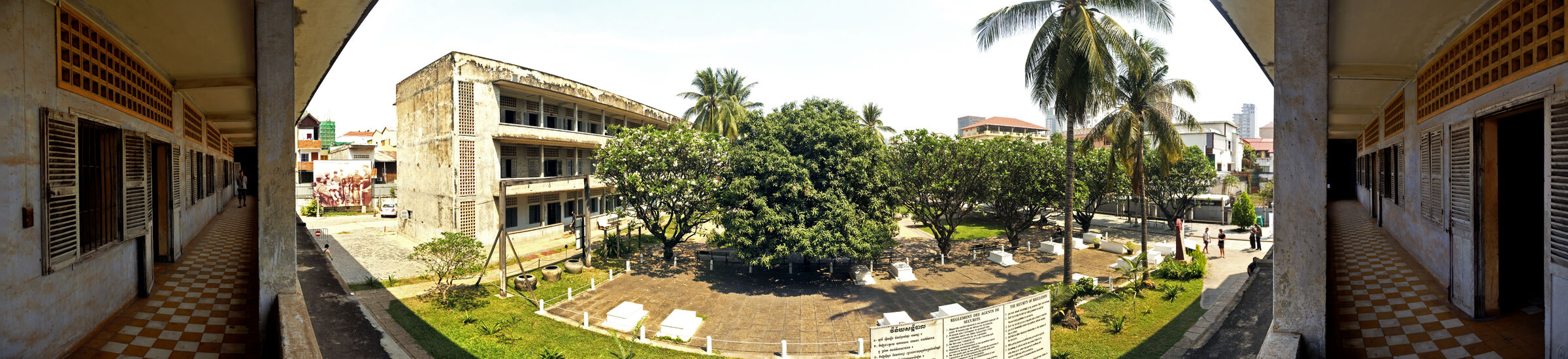 phnom penh - tuol sleng (09) - teilpanorama 180°