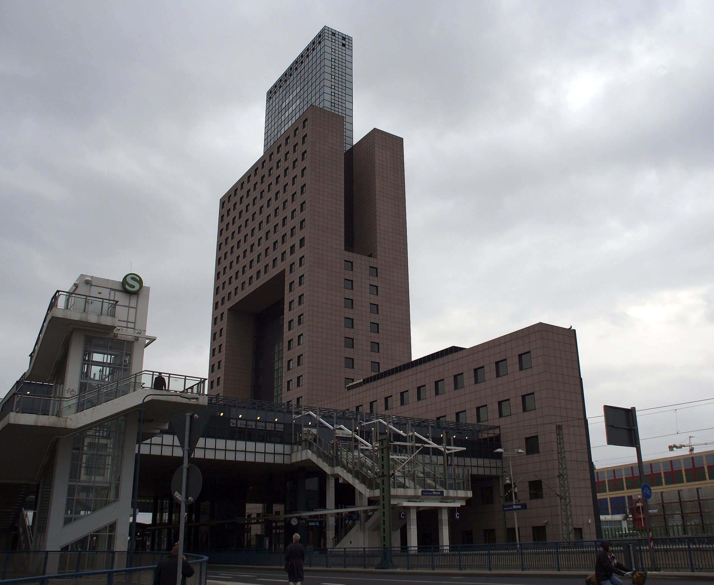 frankfurt - (25) -das torhaus