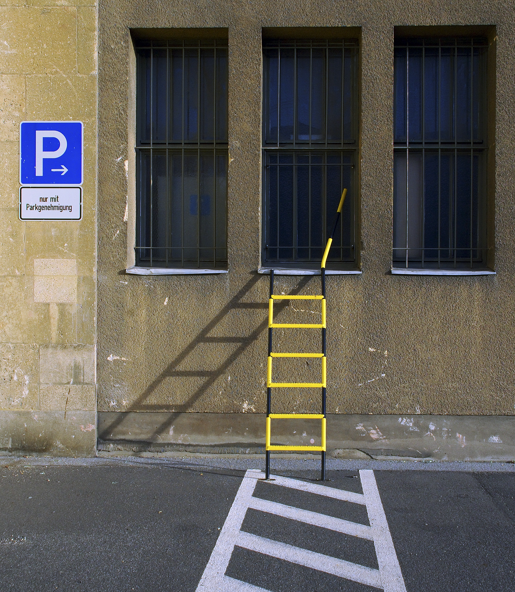 berlin - flughafen tempelhof ( 18) - notausgang