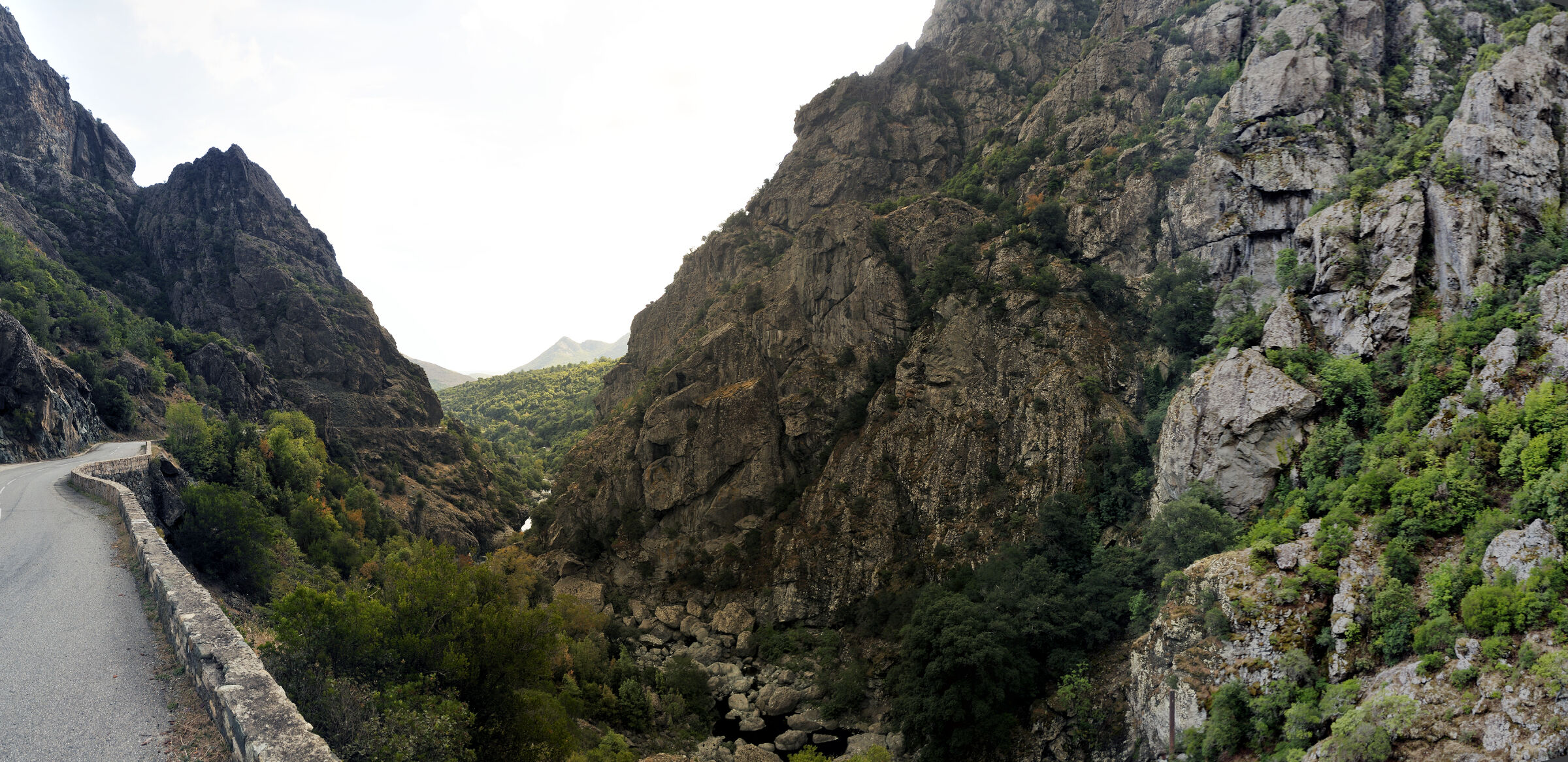 korsika - zwischen ghisoni und ghisonaccia - defilé de l`inzec