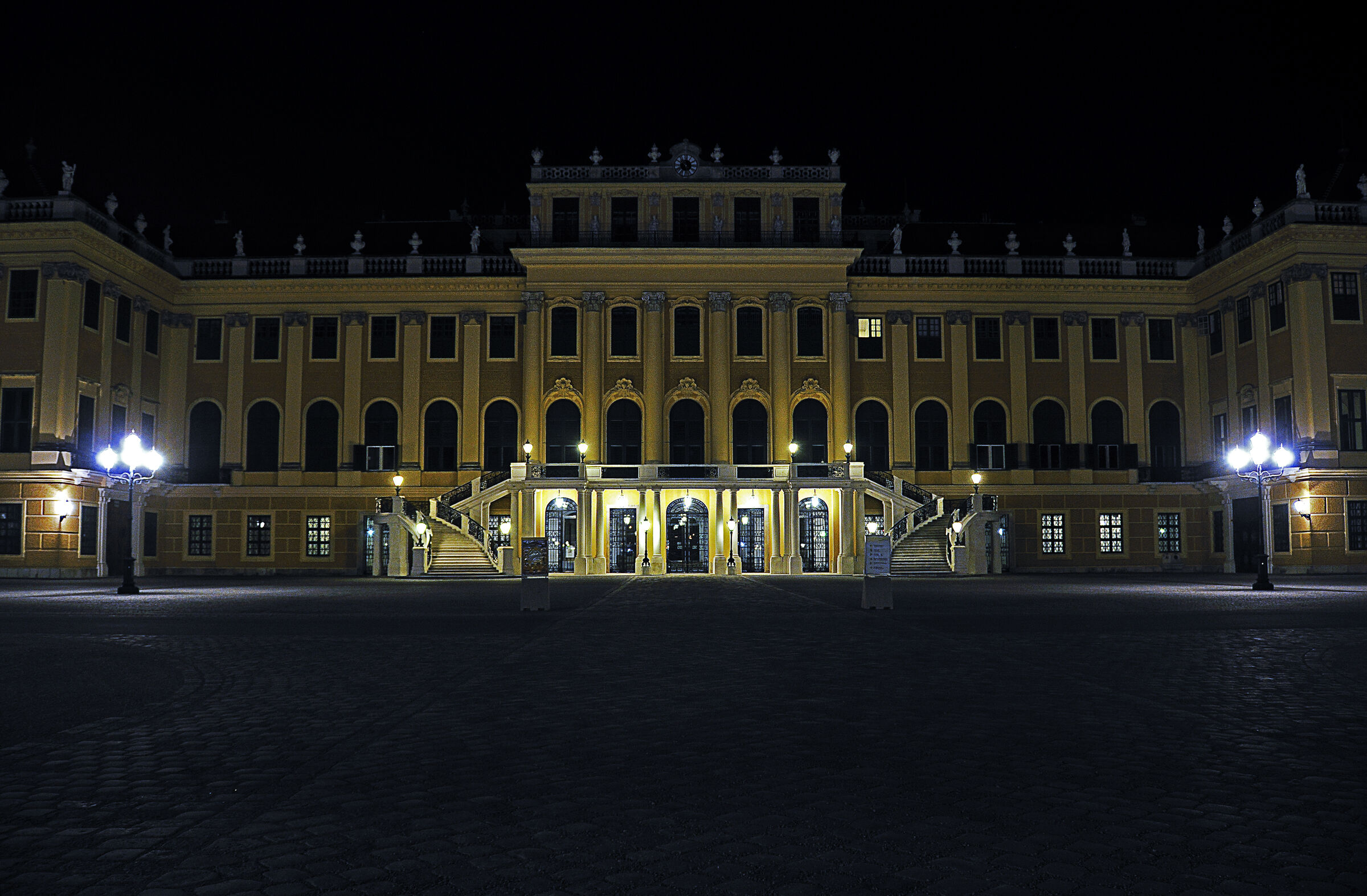 österreich - wien - night shots – schloss schönbrunn