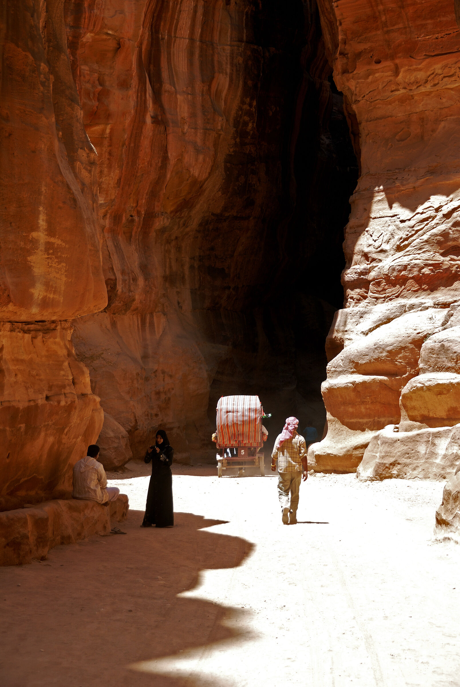 jordanien - petra - der sik - licht und schatten