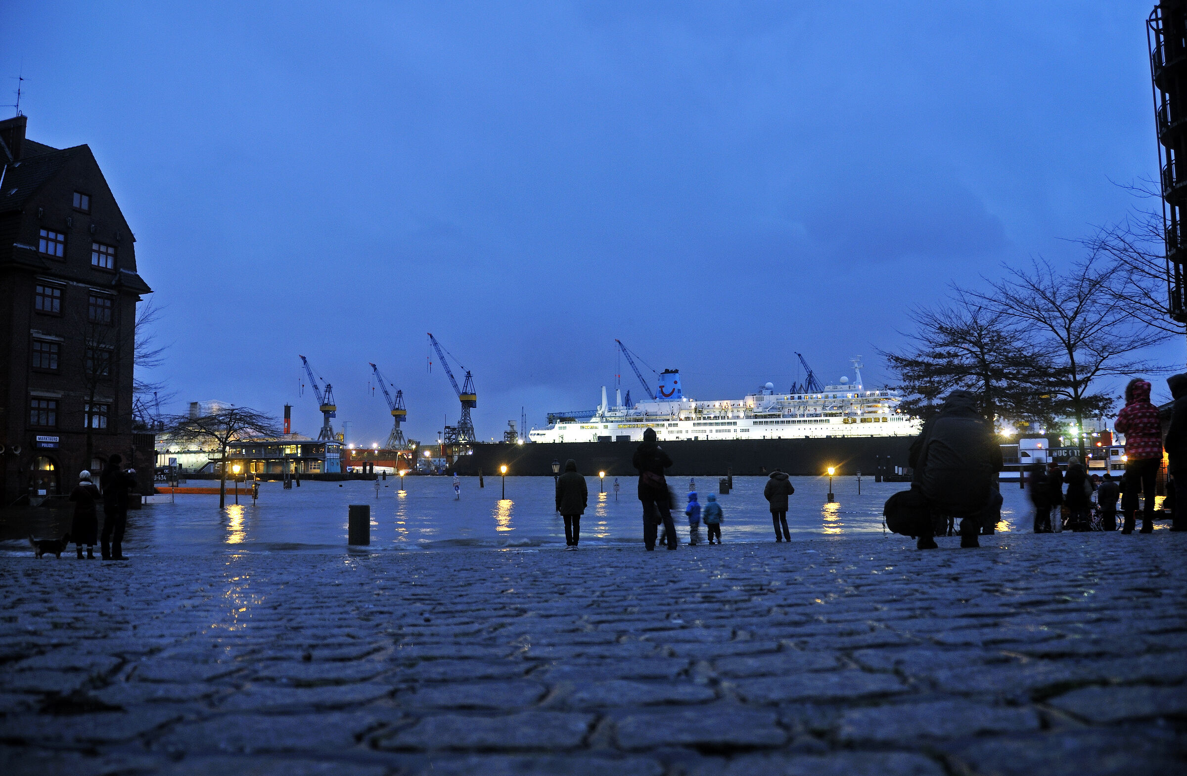 hamburg - sturmflut dezember 2013 – fischmarkt teil 3