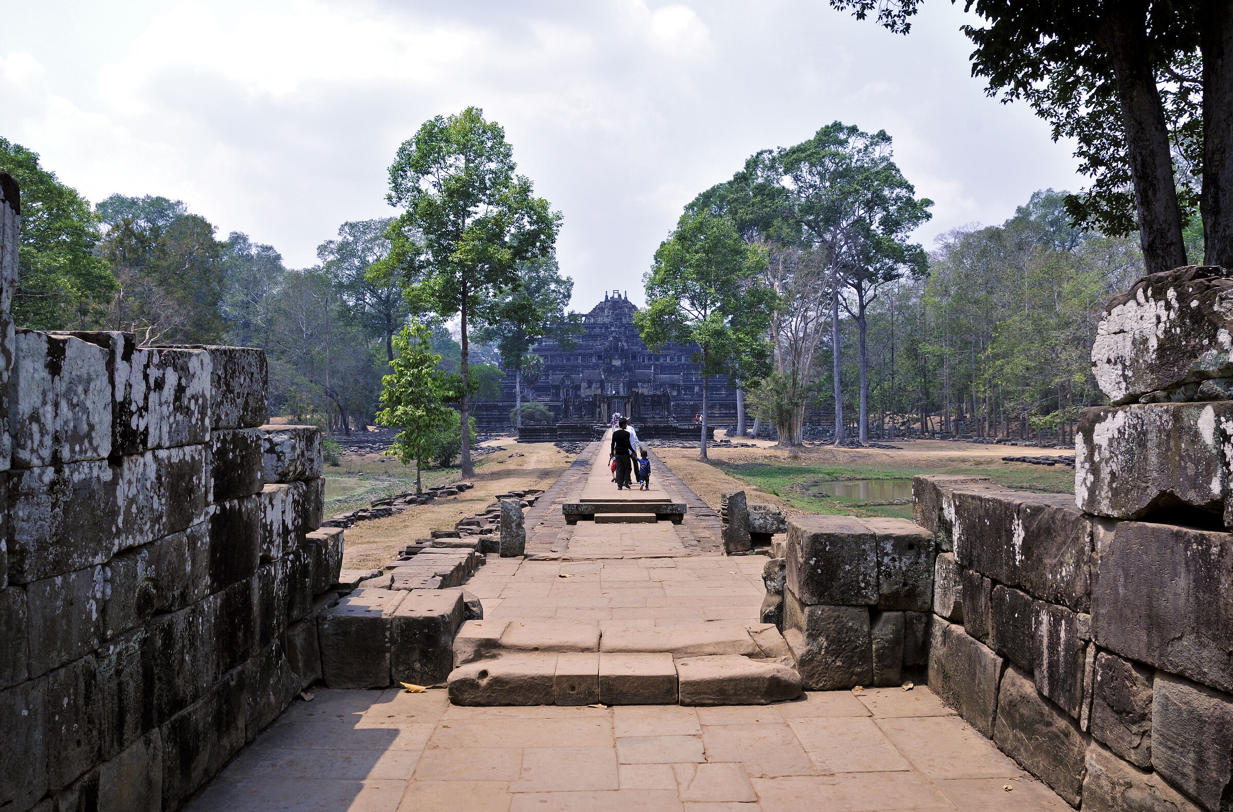 kambodscha - tempel von anghor - angkor thom - baphuon (01)