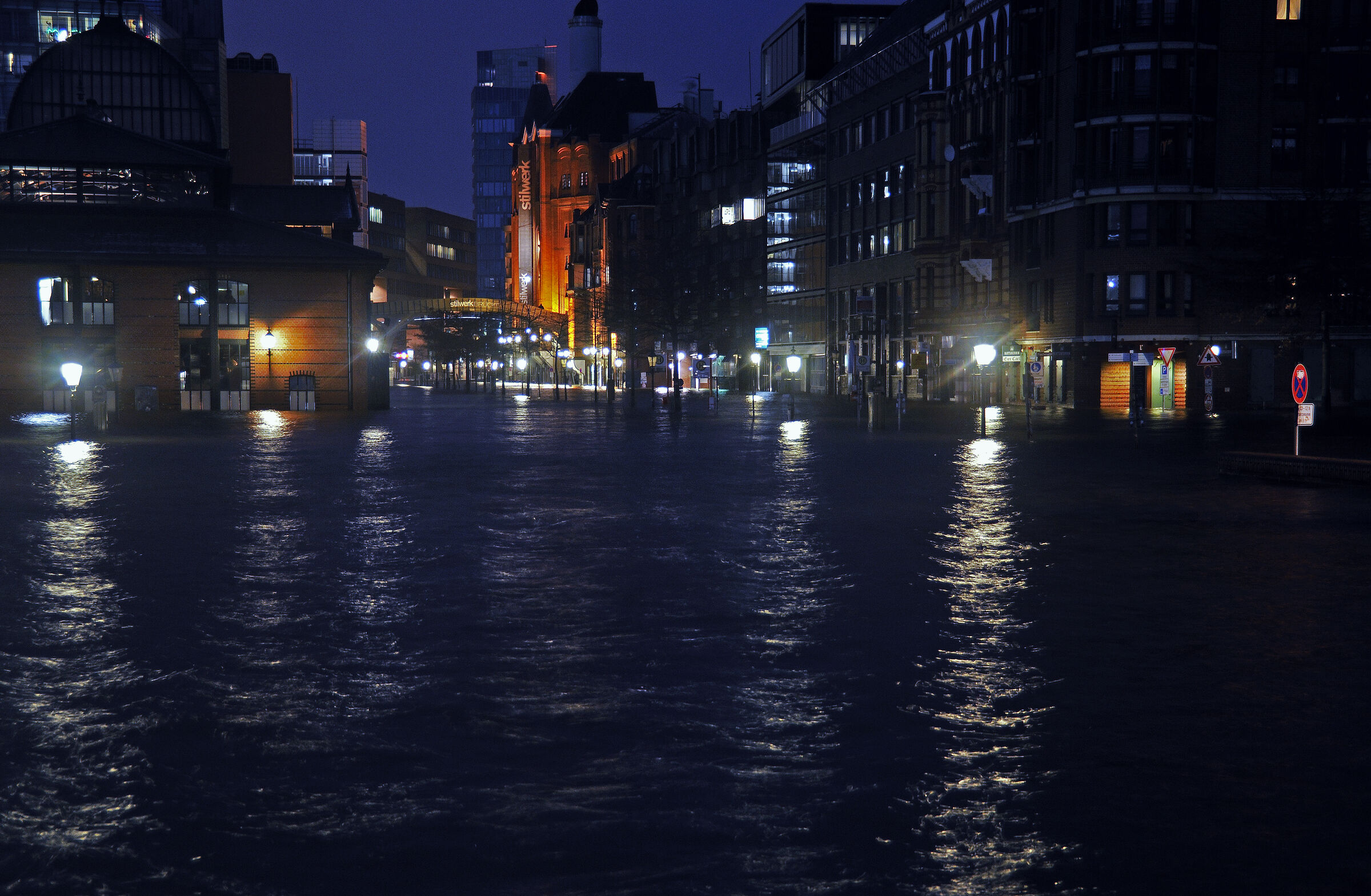 hamburg - sturmflut dezember 2013 – land unter