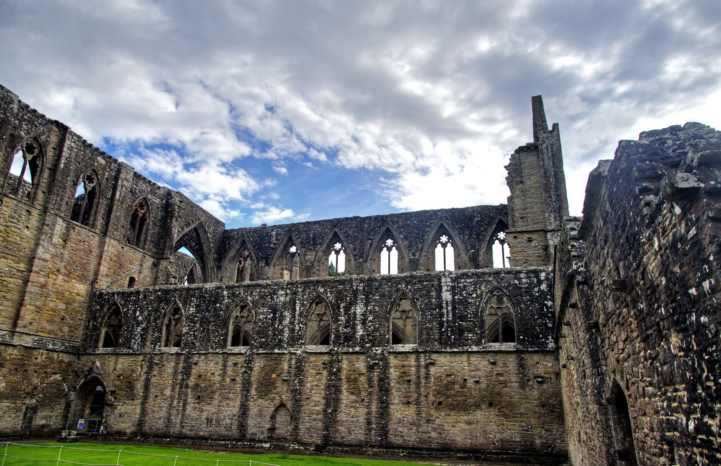 wales –  tintern abbey (33)