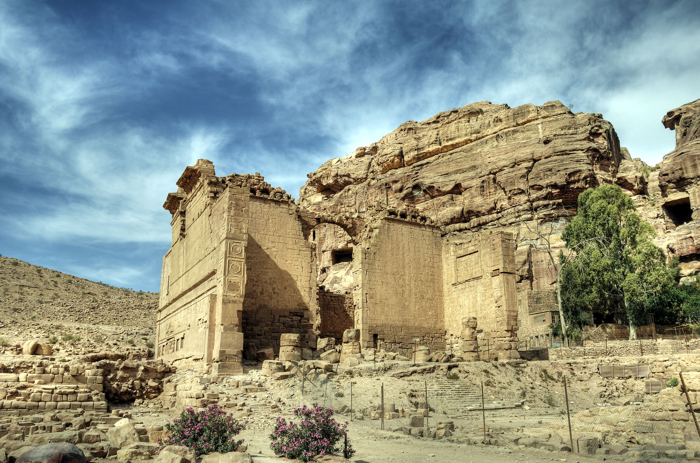 jordanien - petra - der qasr al-bint tempel