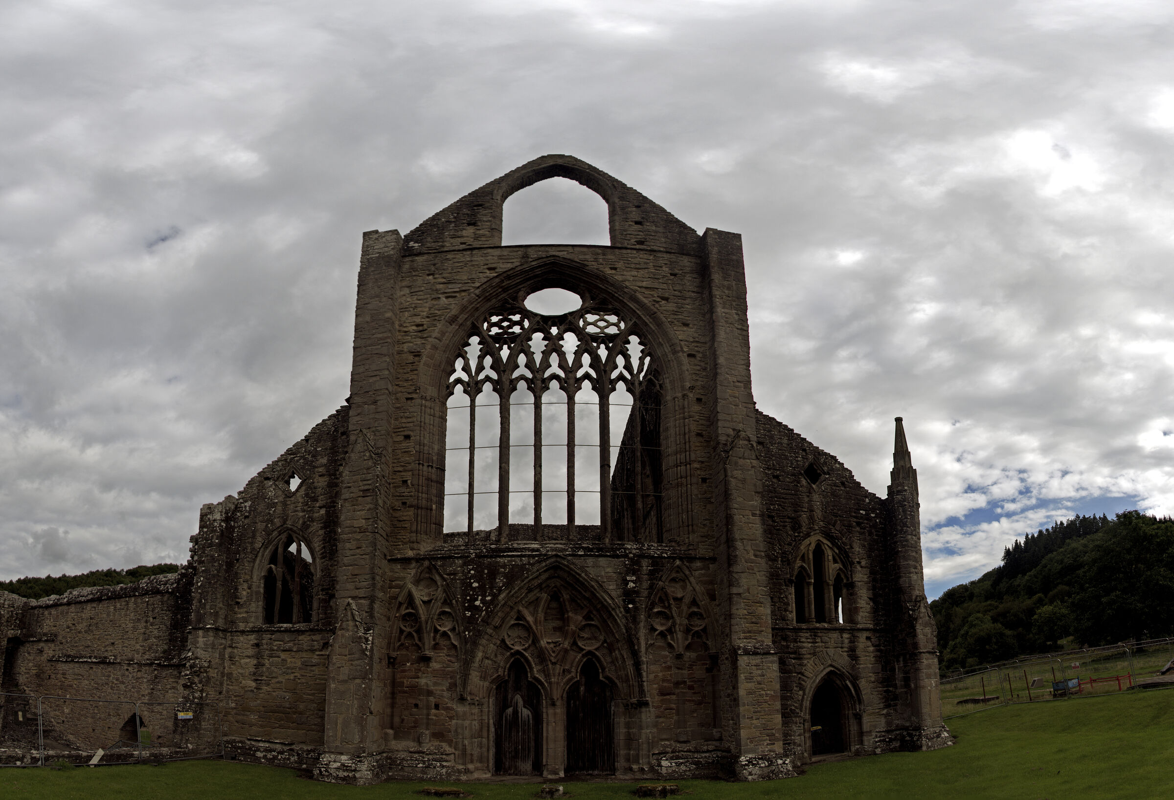 wales – tintern abbey (37) – teilpanorama