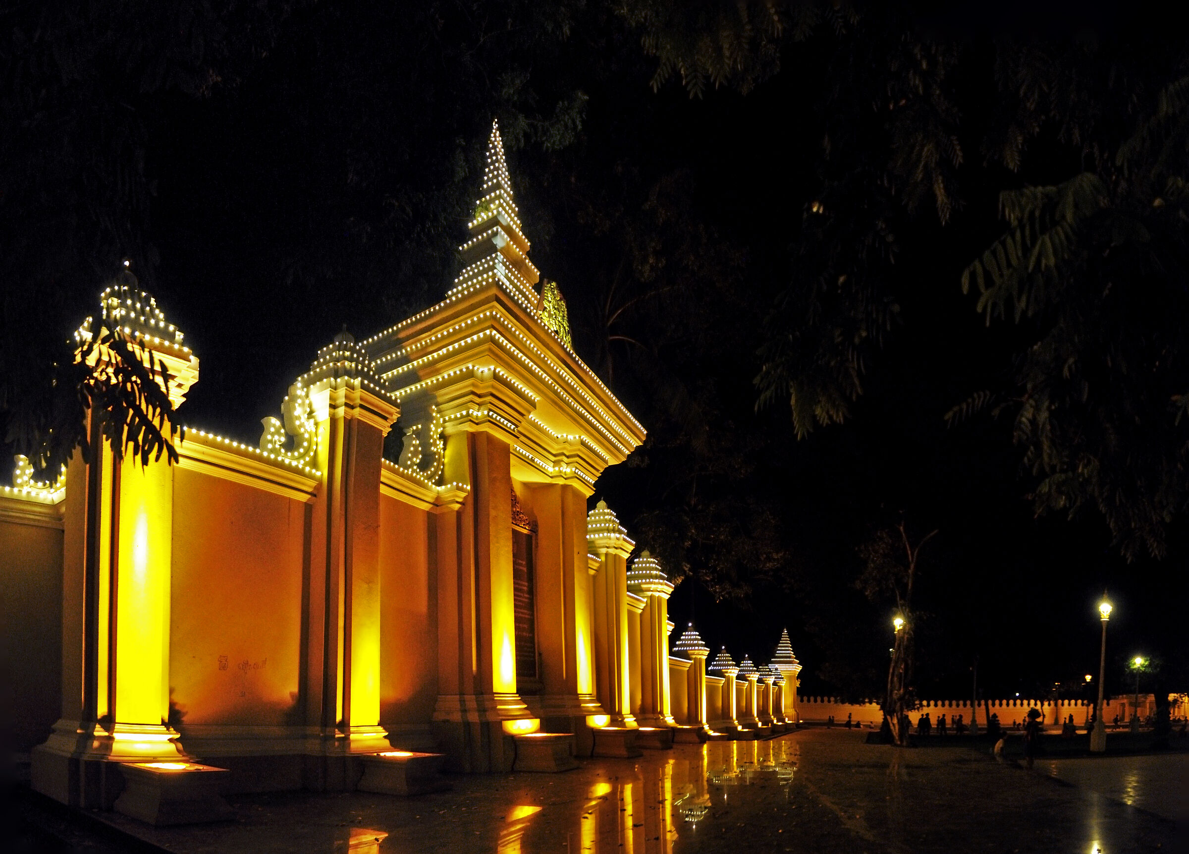 kambodscha - phnom penh - nachts (17) -teilpanorama zwei