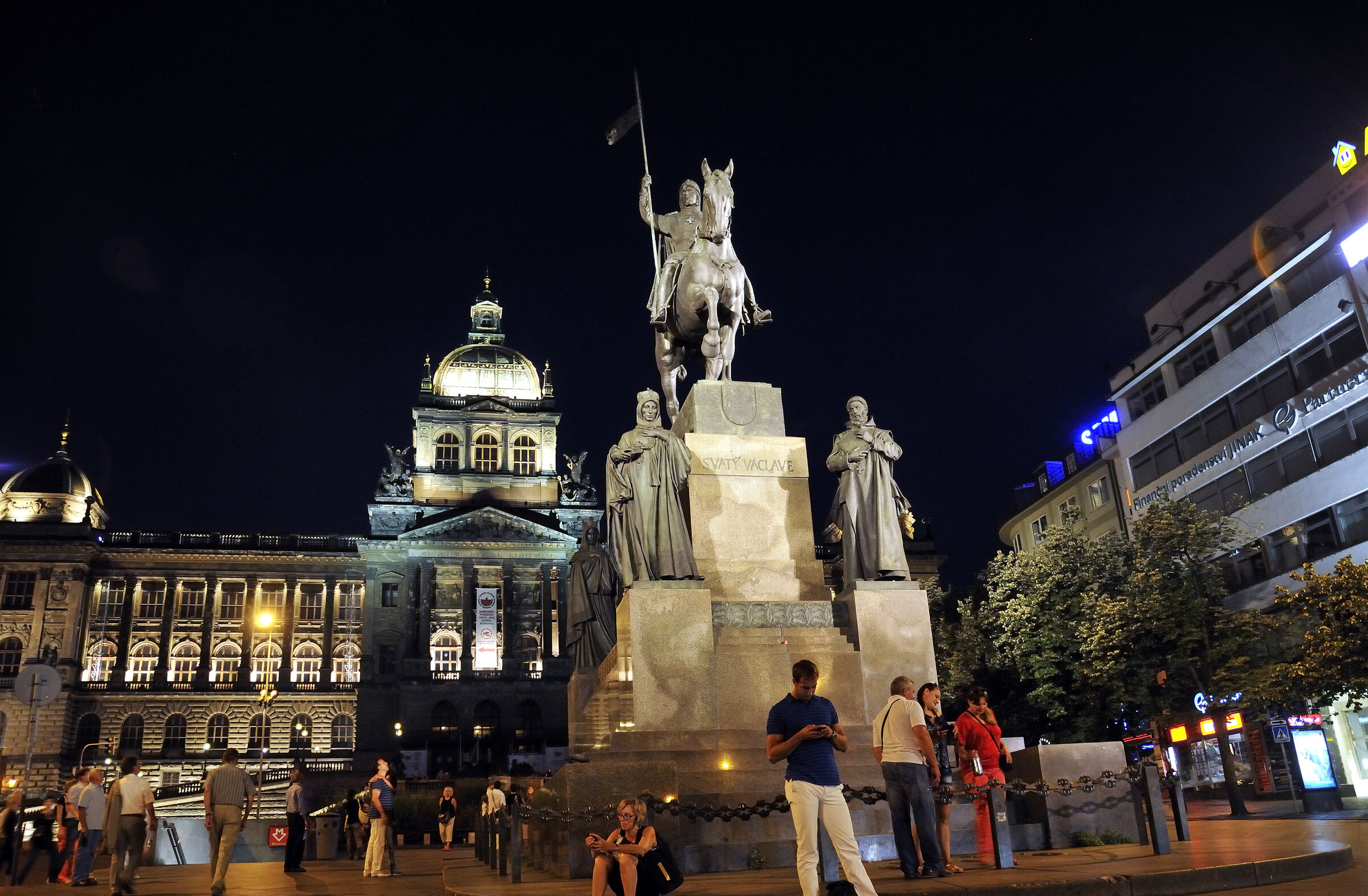 tschechien - prag - night shots - wenzelsplatz