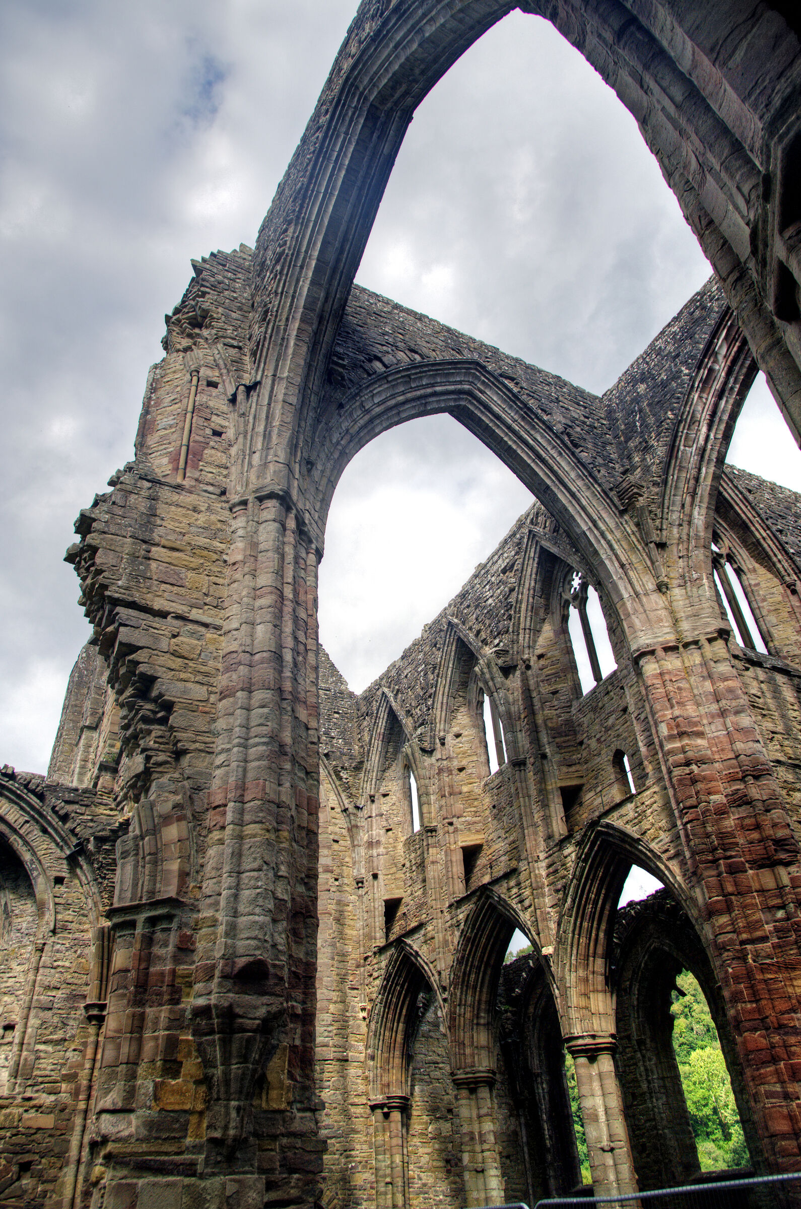 wales –   tintern abbey (26)