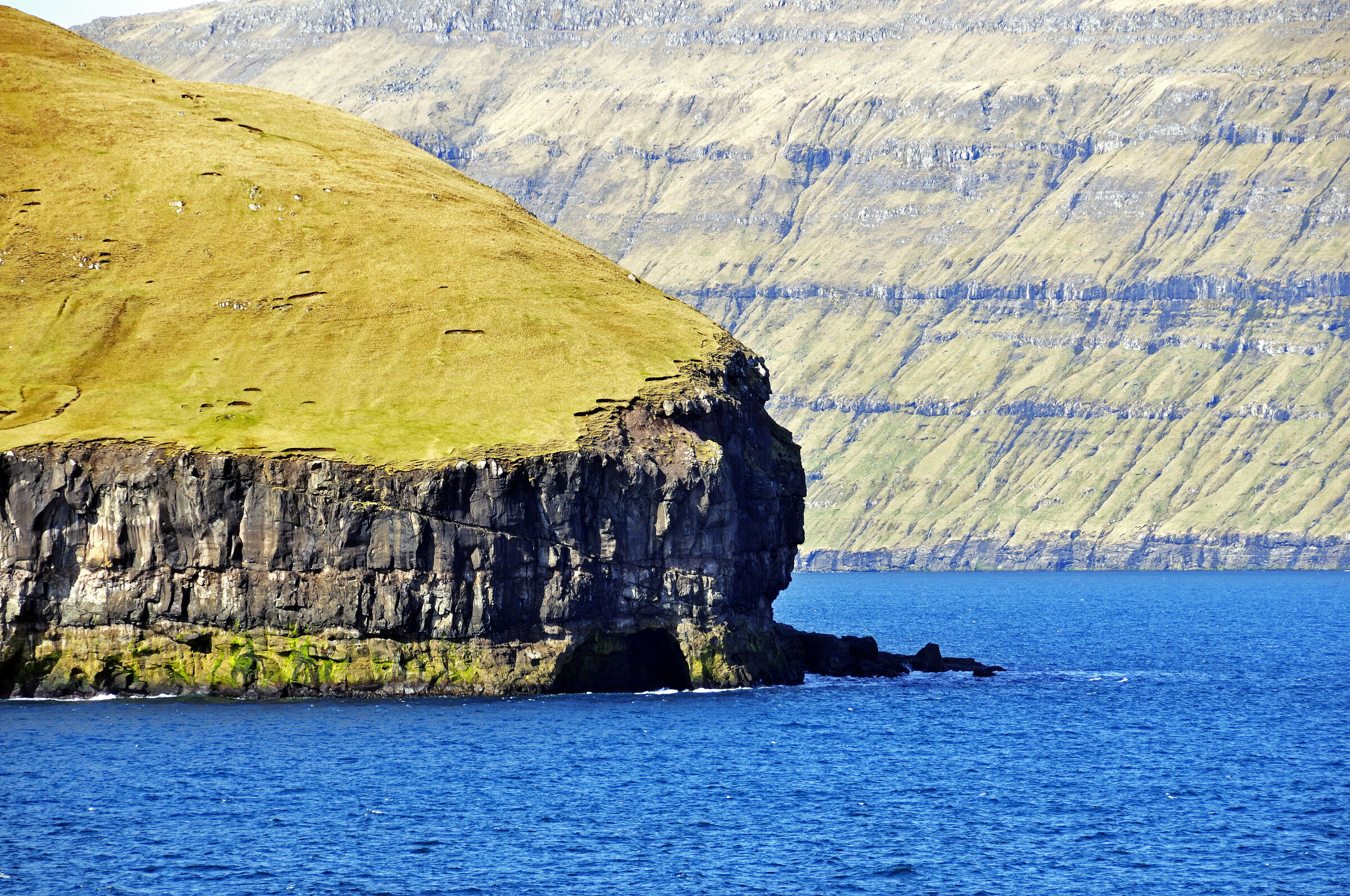 färöer inseln - vom schiff aus - nev