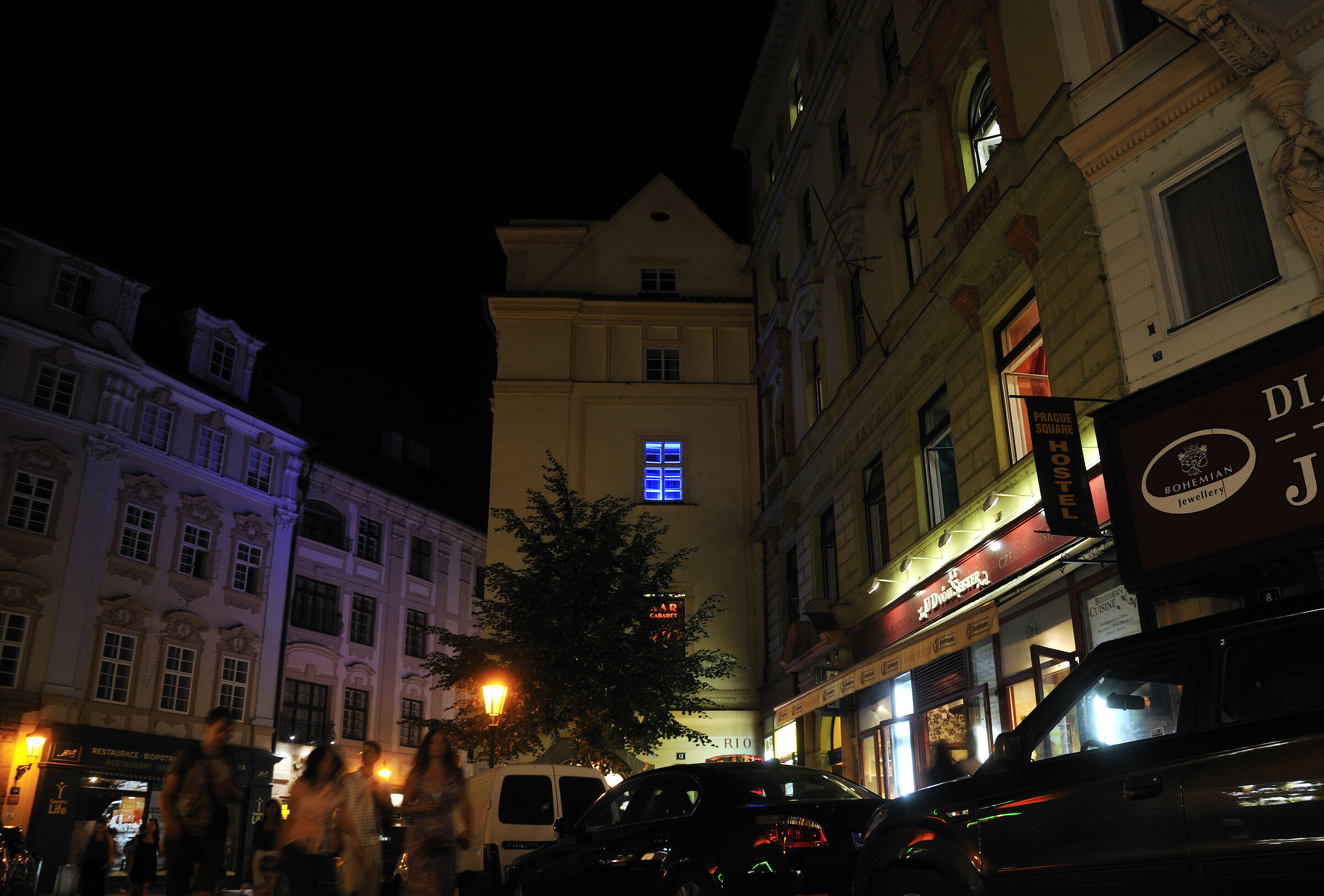 tschechien - prag - night shots - das blaue fenster