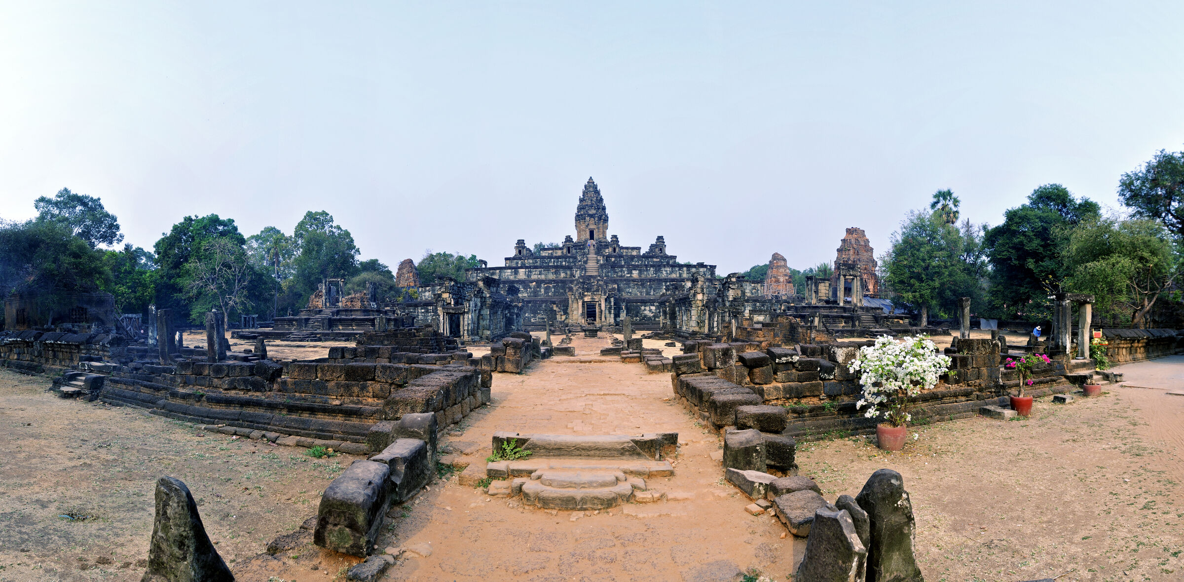 kambodscha - tempel von anghor - bakong teilpanorama teil dre