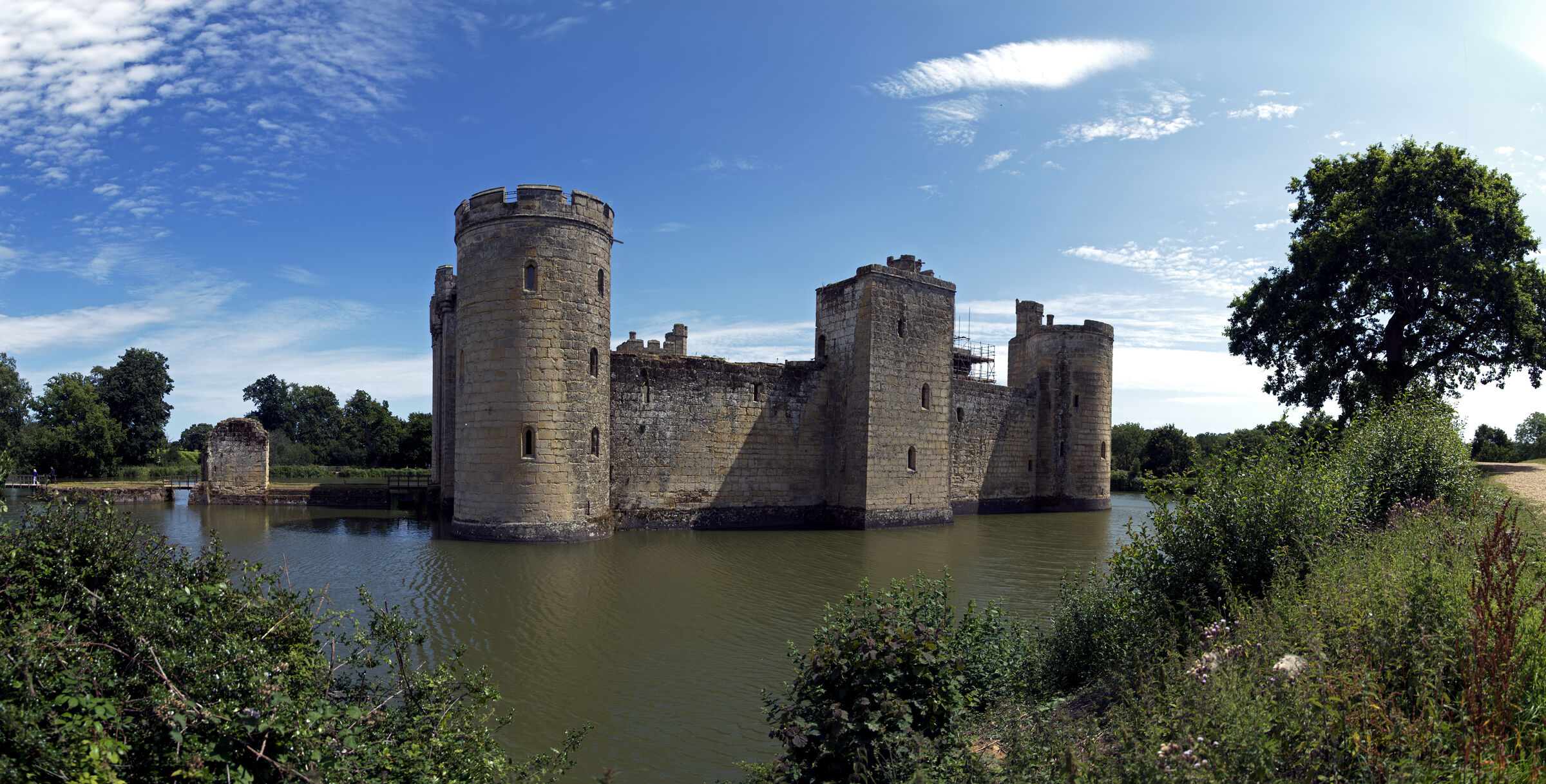england – bodiam castle (01) - teilpanorama