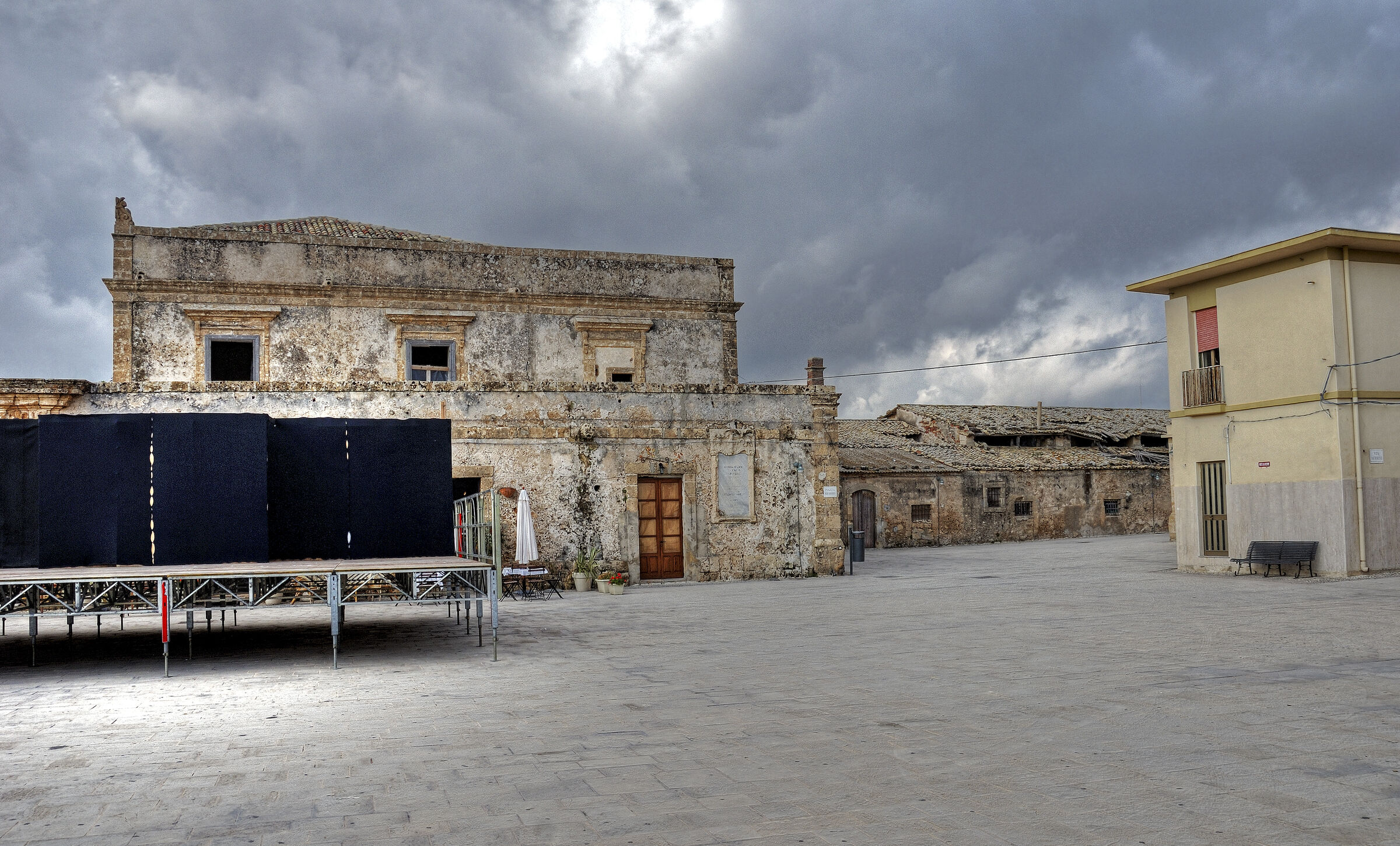 sizilien (24) - marzamemi - auf der piazza teil 2