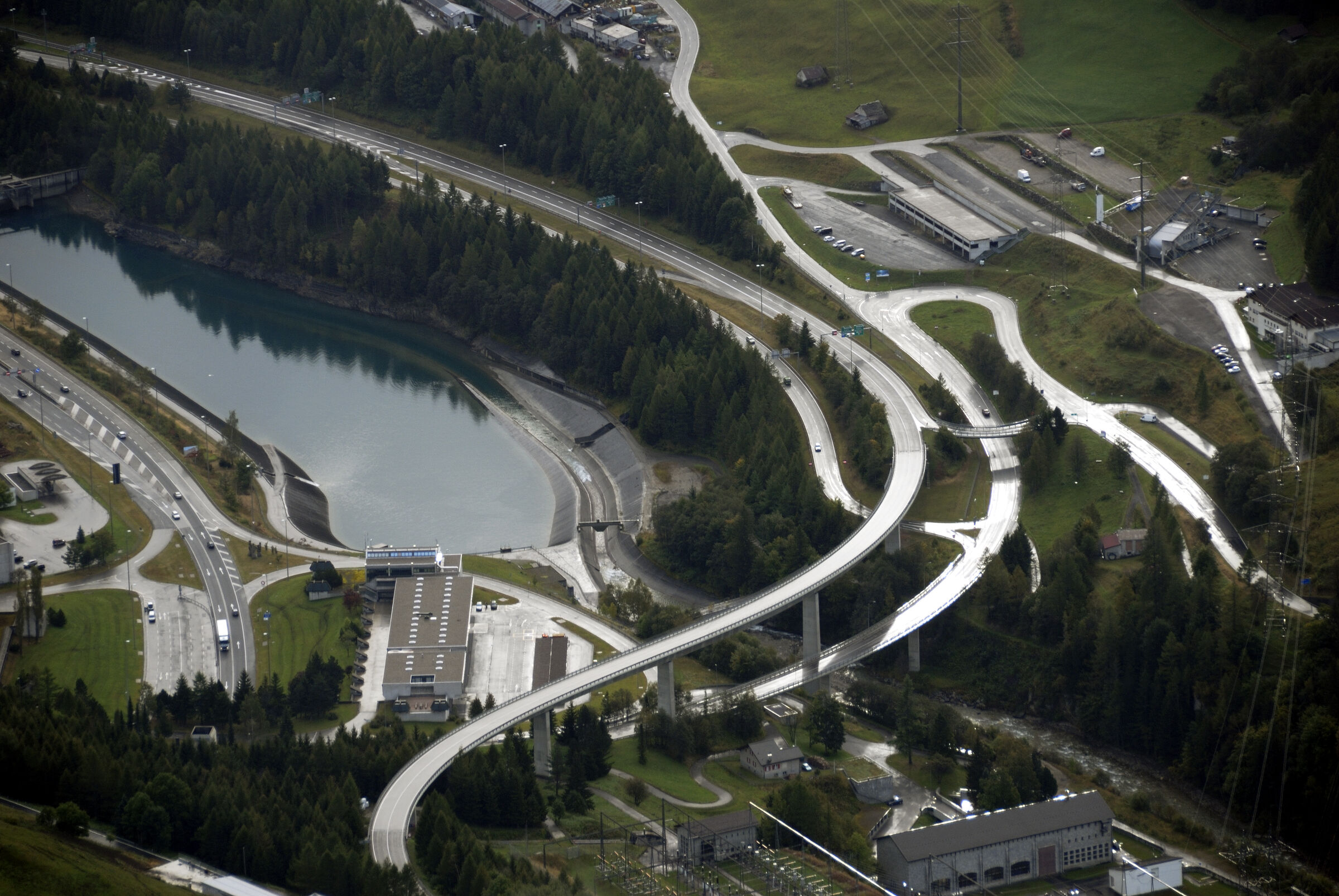 schweiz - gotthardpass - blick auf airolo