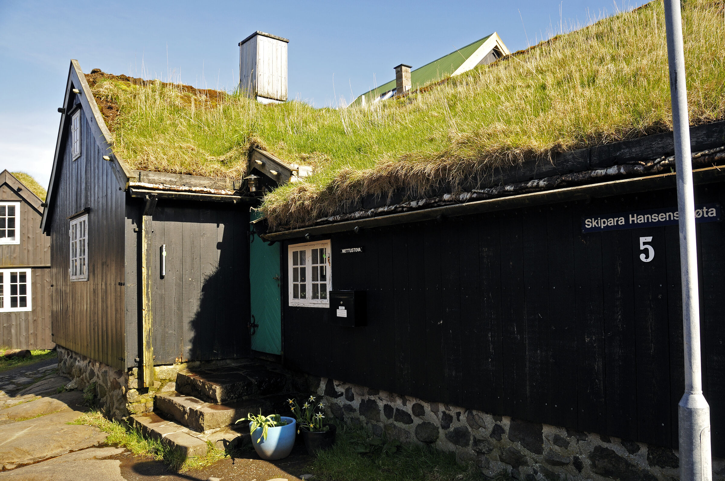 färöer inseln - thorshaven - tinganes - gründach detail