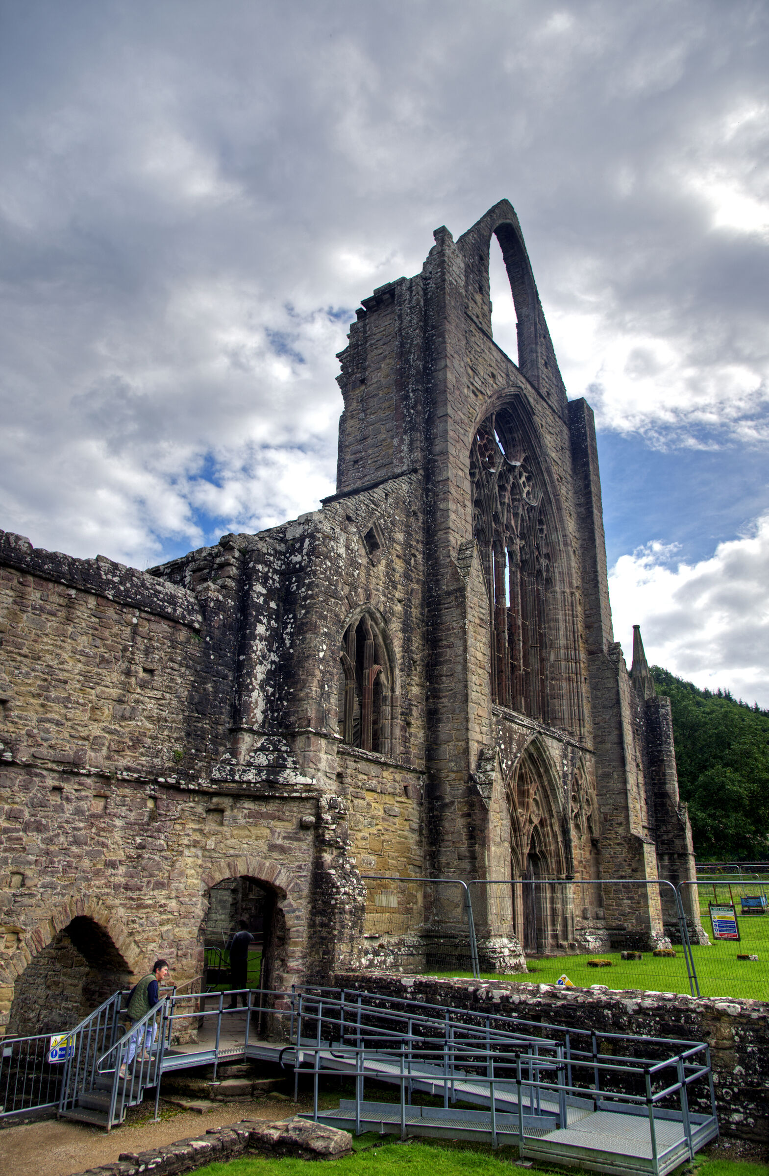 wales –  tintern abbey (31)
