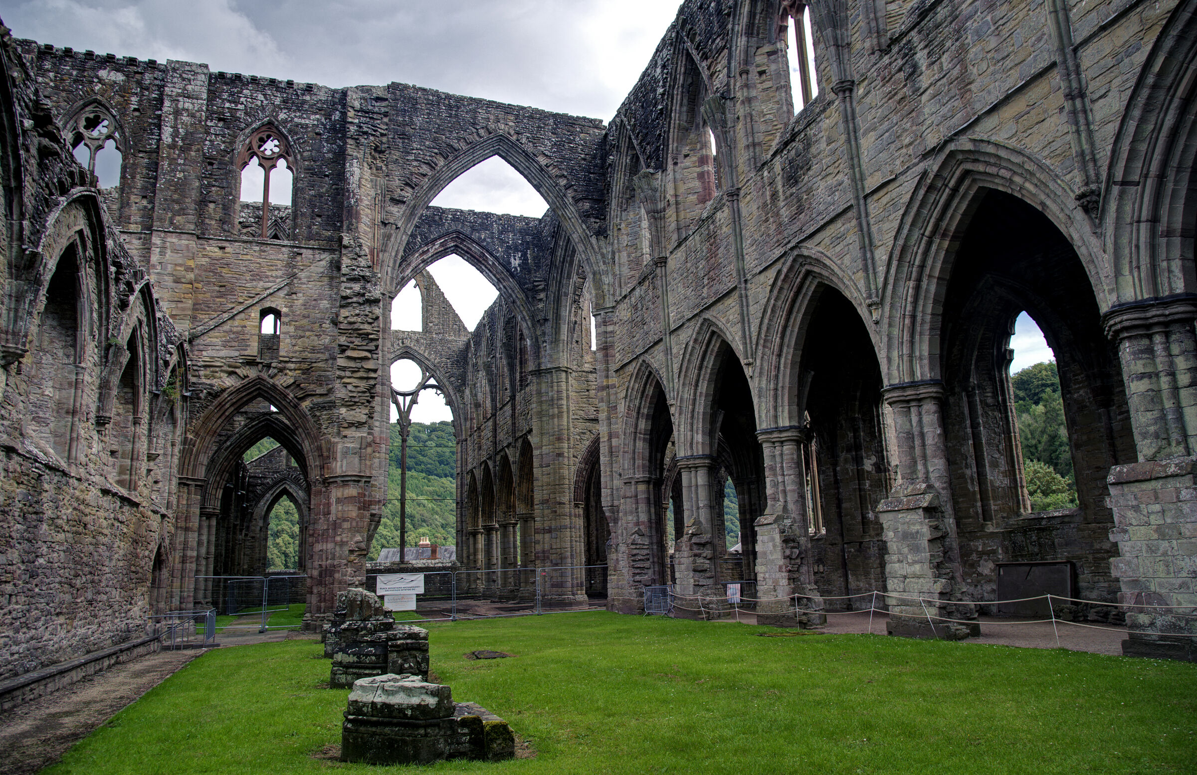 wales –   tintern abbey (27)