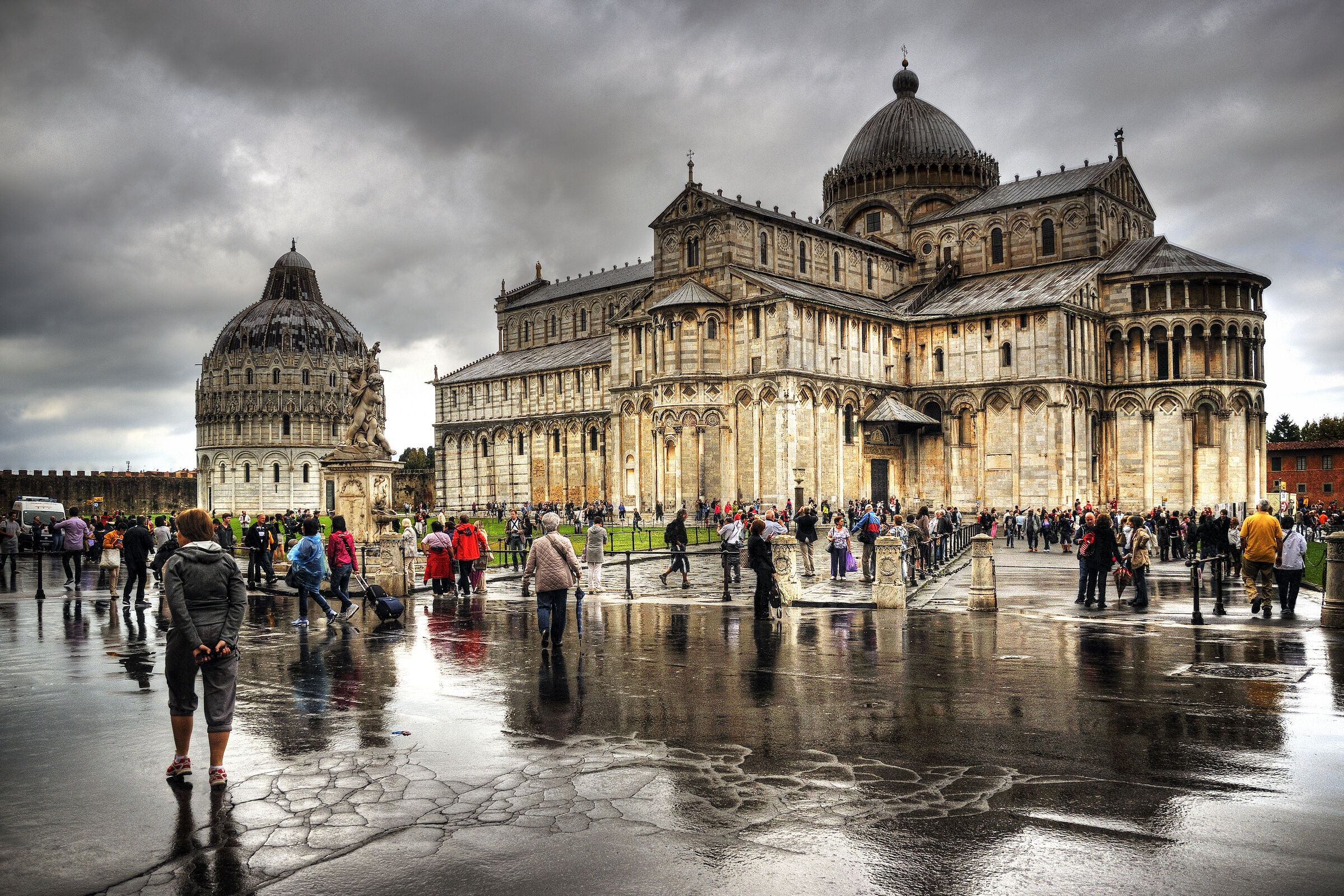 italien - pisa - nach dem regen