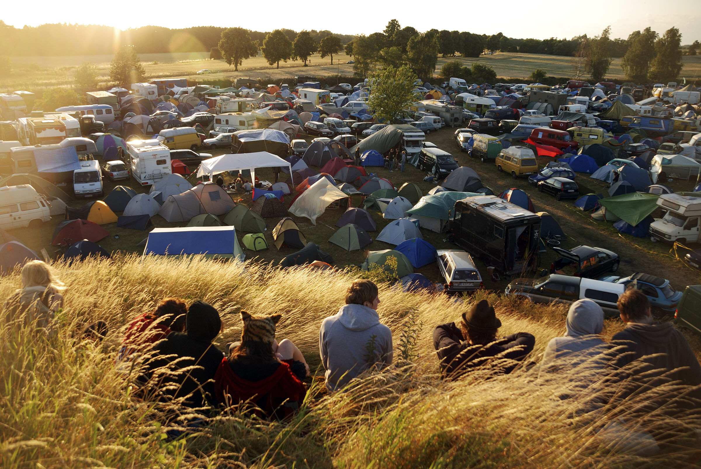 fusion festival 2008 (21) - warten auf den sonnenuntergang