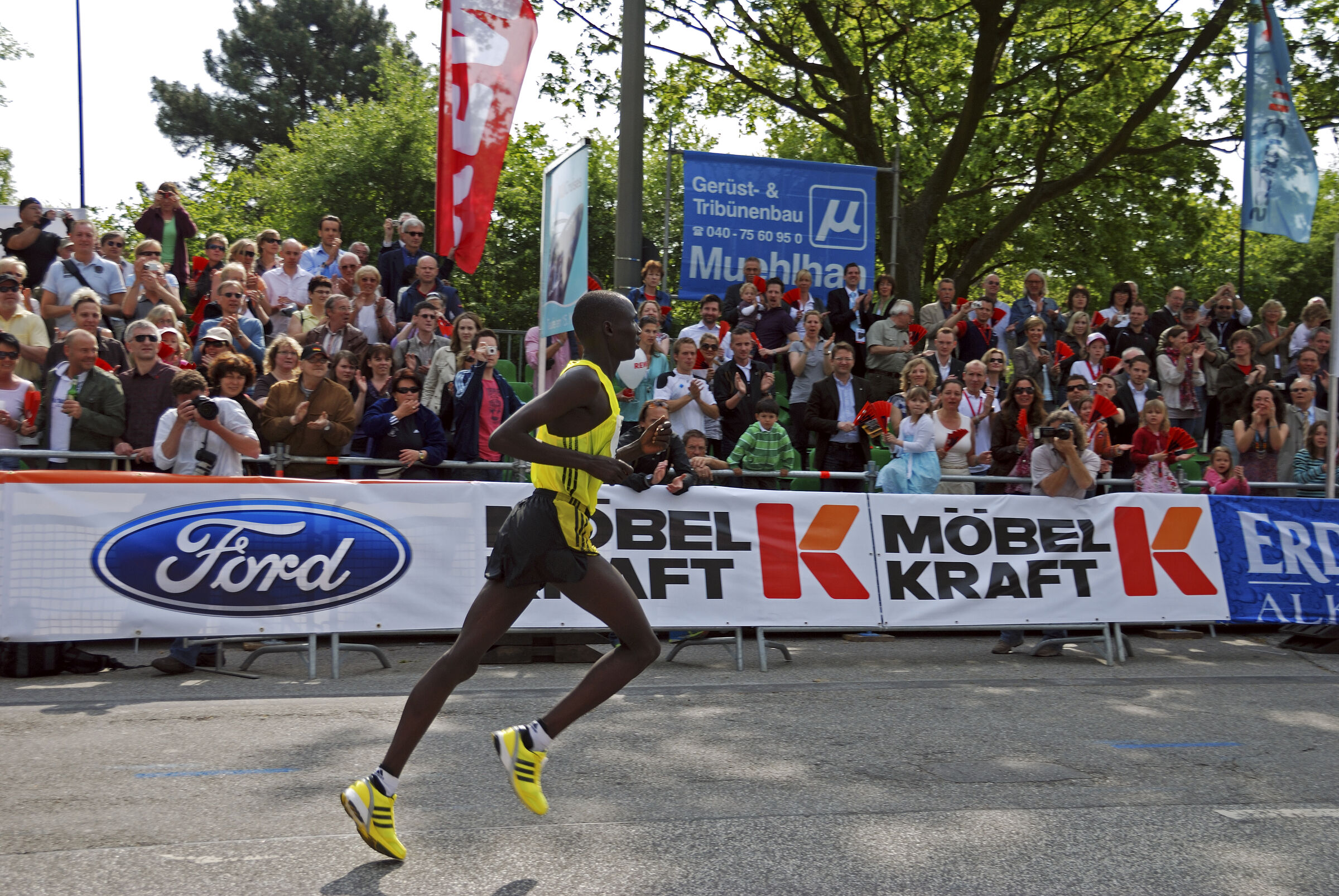 hamburg marathon 2009 - zieleinlauf charles ngolepus