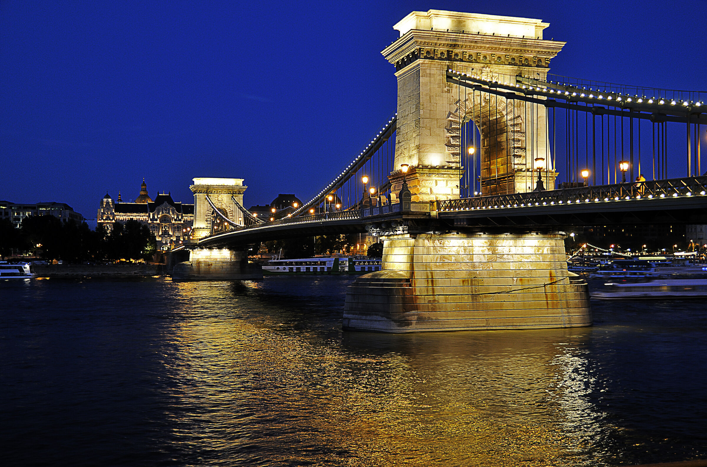 ungarn - budapest - night shots - kettenbrücke teil 3