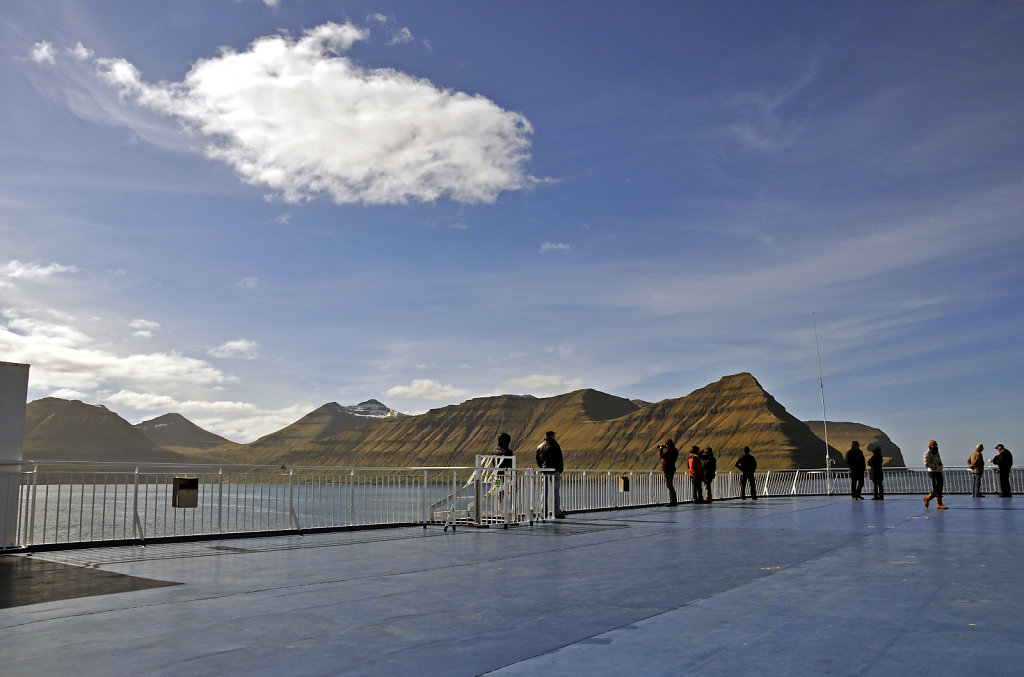 färöer inseln - vom schiff aus - auf dem sonnendeck