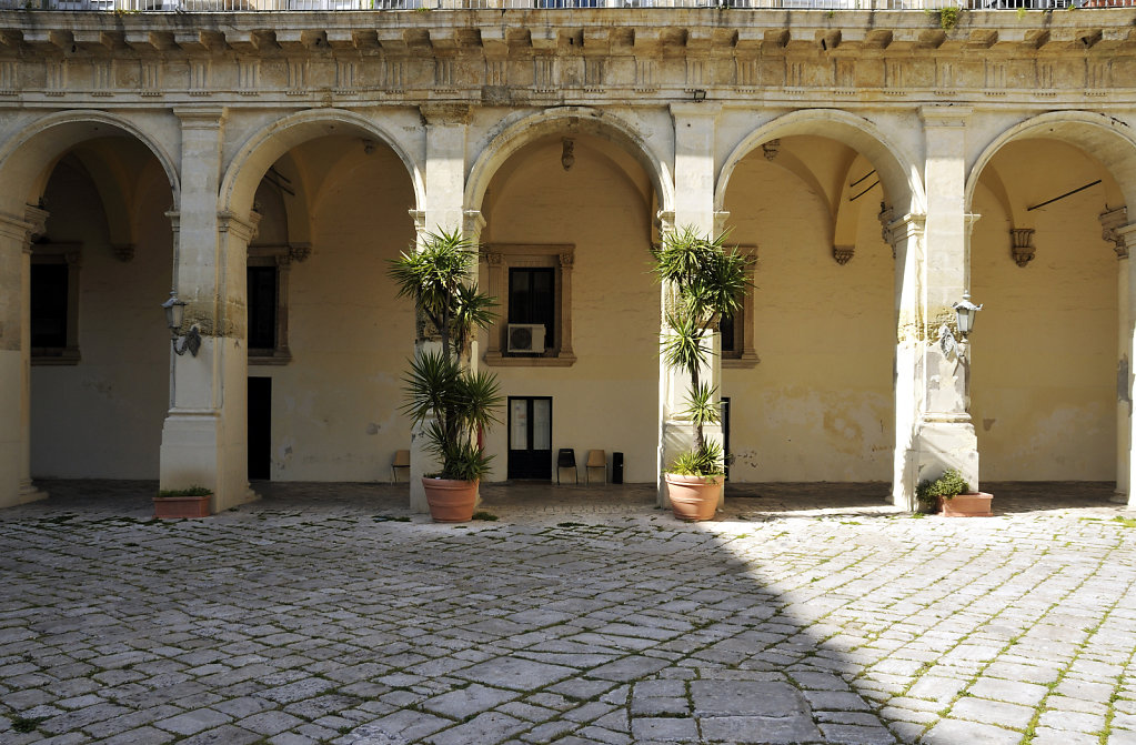 via umberto I, 20 - im innenhof - lecce 2015 (11)