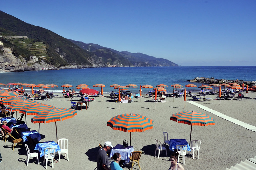 cinque terre – monterosso al mare  -  am strand 