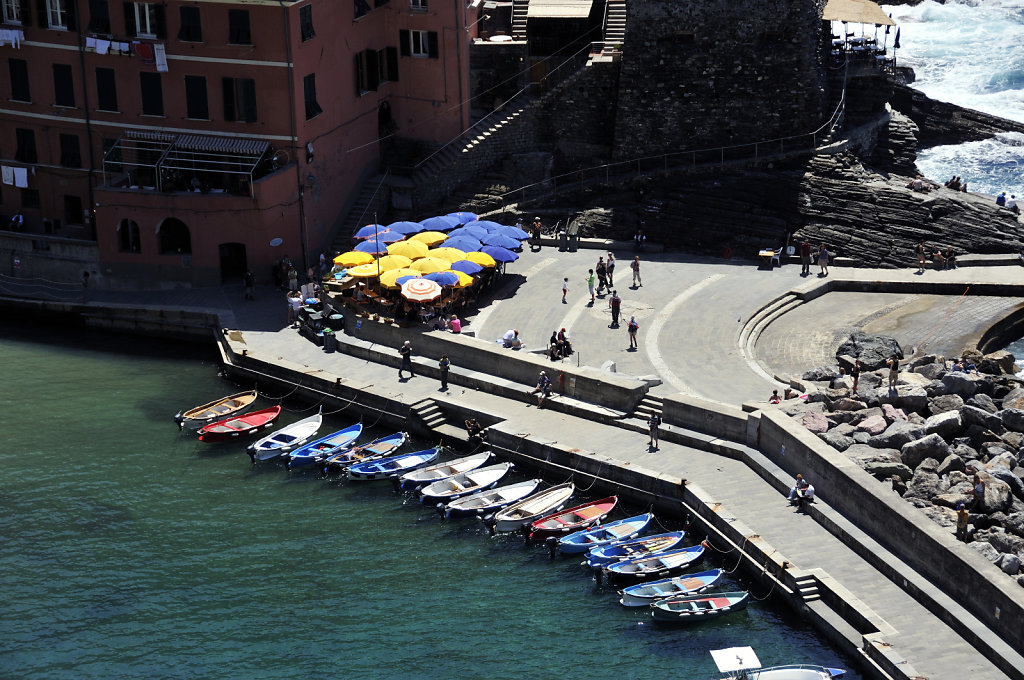 cinque terre - zwischen monterosso und vernazza - blick auf vern