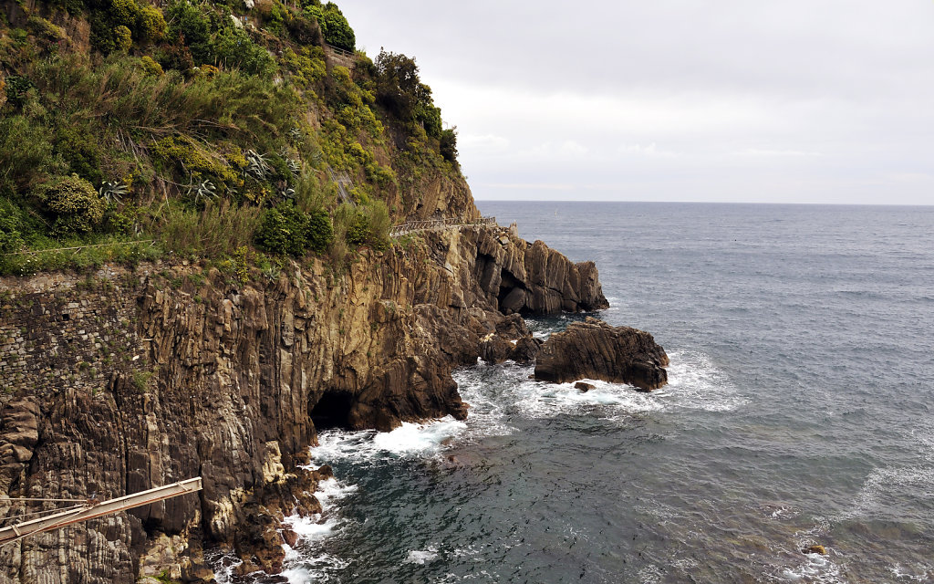 cinque terre -  riomaggiore - am wasser