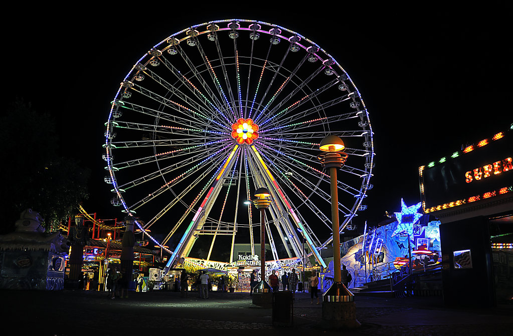 österreich - wien - night shots – prater -  riesenrad modern 