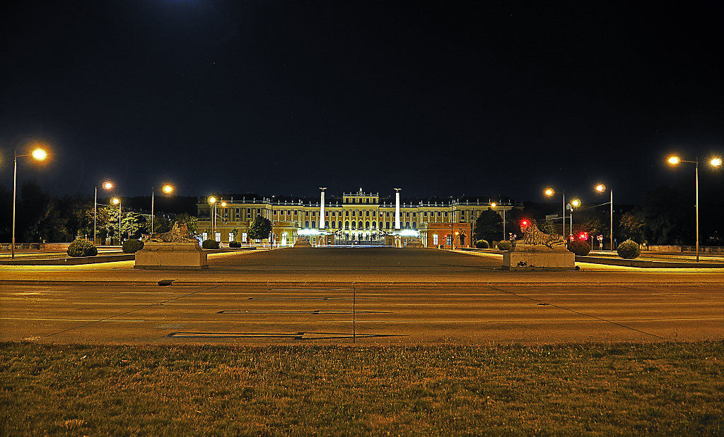 österreich - wien - night shots – schloss schönbrunn -  vorp