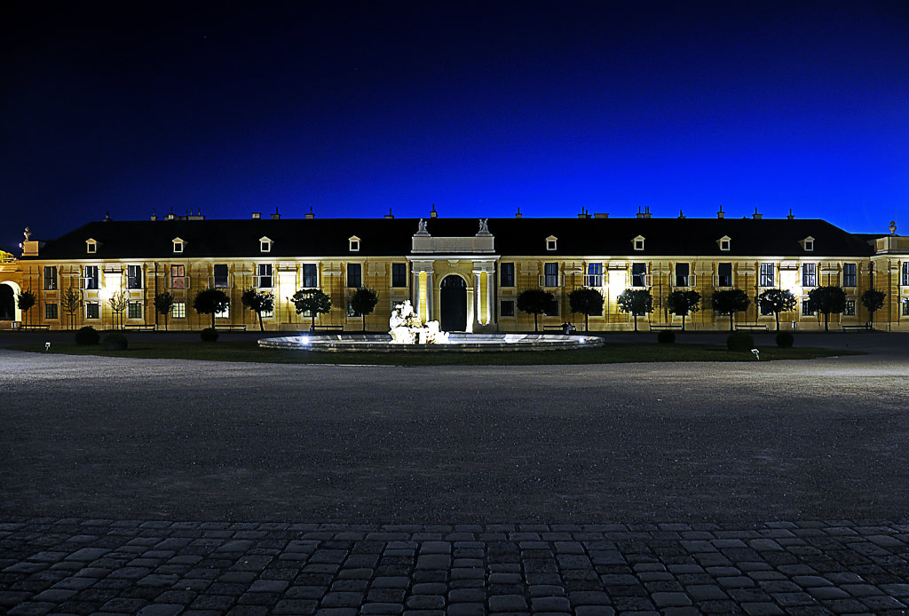 österreich - wien - night shots – schloss schönbrunn - der e