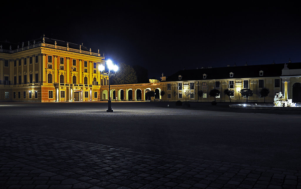 österreich - wien - night shots – schloss schönbrunn - der e