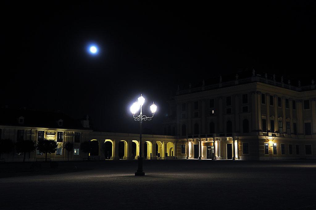 österreich - wien - night shots – schloss schönbrunn - der e