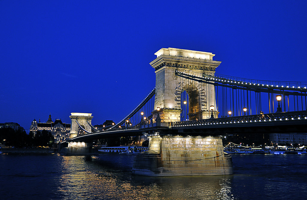 ungarn - budapest - night shots - kettenbrücke teil 2