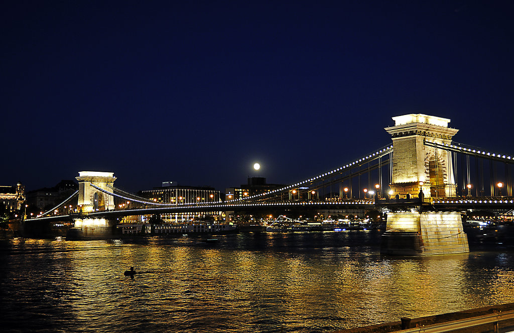 ungarn - budapest - night shots - kettenbrücke teil 8