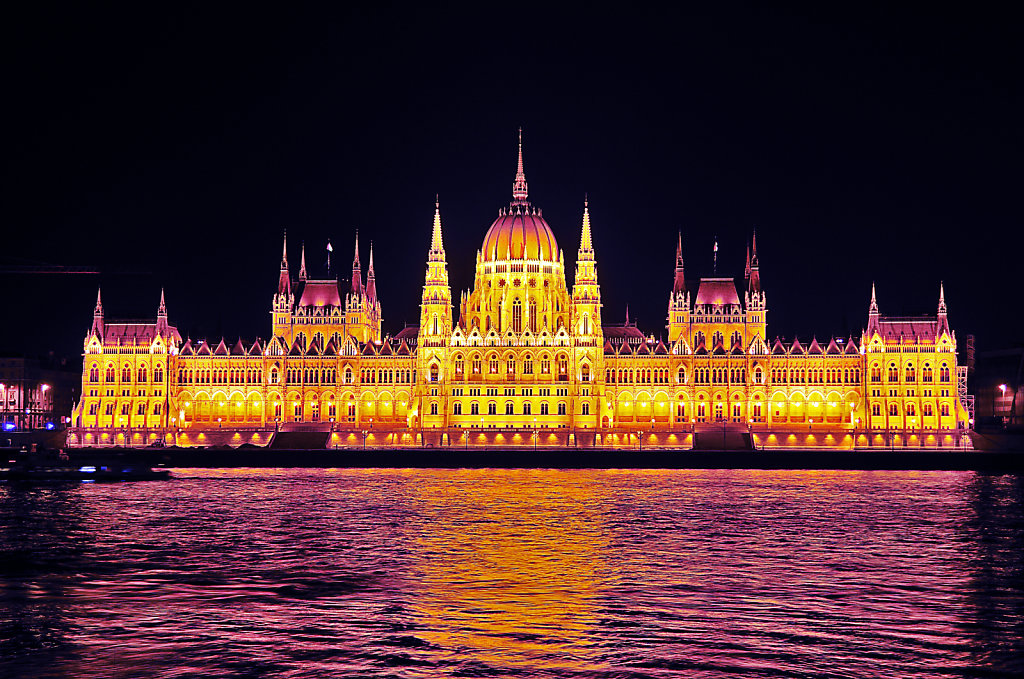 ungarn - budapest - night shots - parlament teil 3